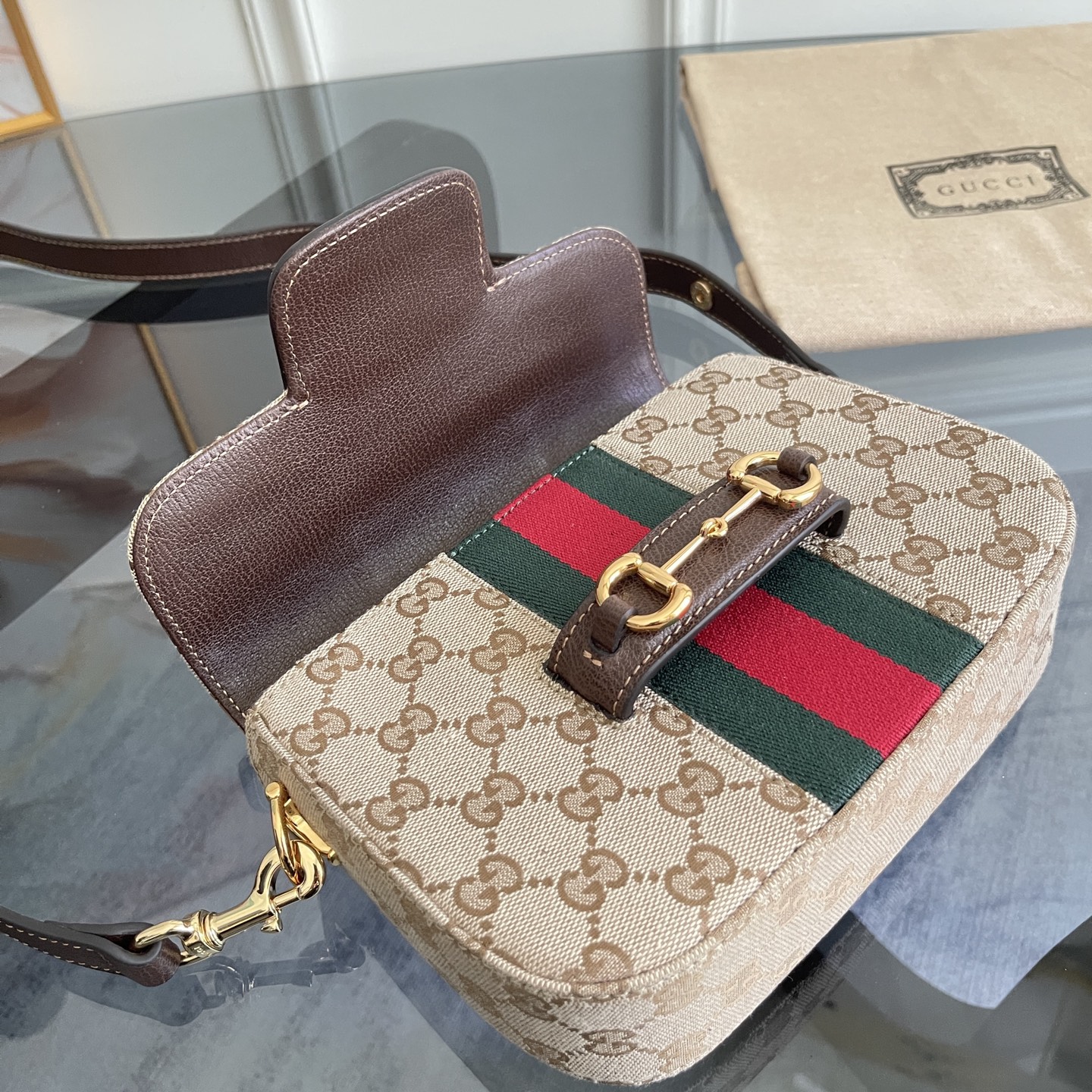 Handbag style number 866762  21*14.5*5.5 cm.