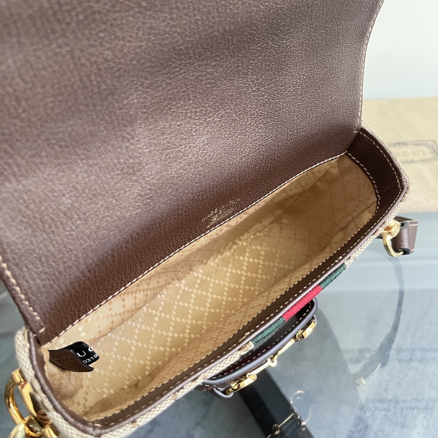 Handbag style number 866762  21*14.5*5.5 cm.
