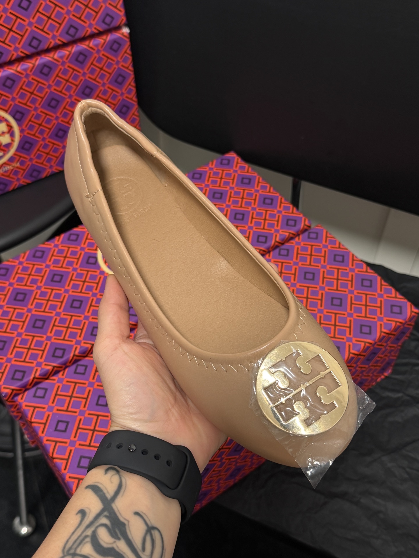 Round-toe egg roll shoes