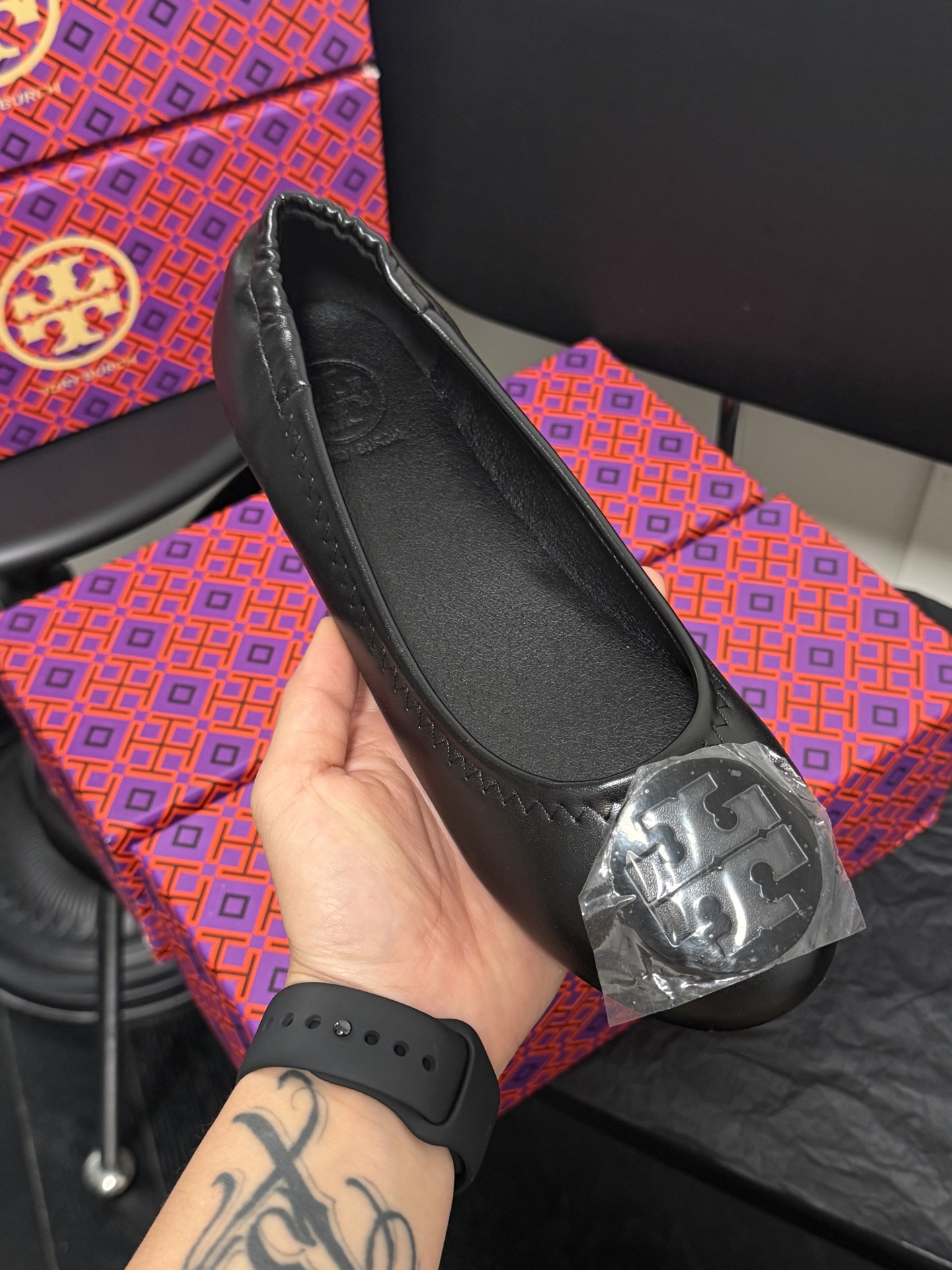 Round-toe egg roll shoes