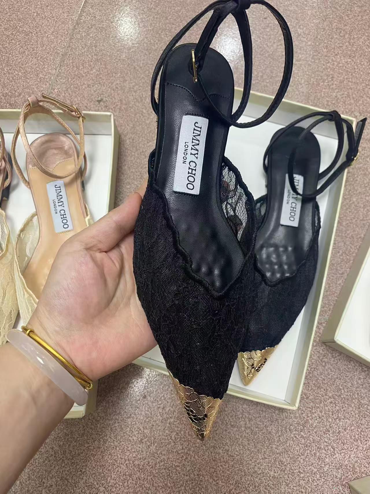 High-heeled lace shoes