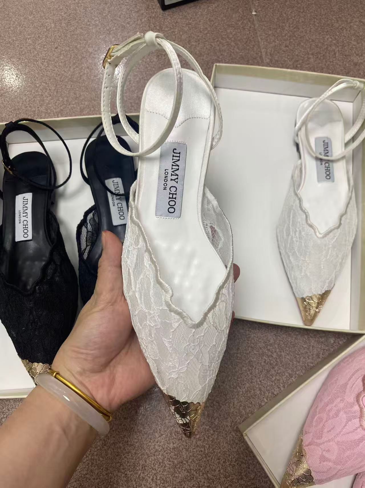 High-heeled lace shoes