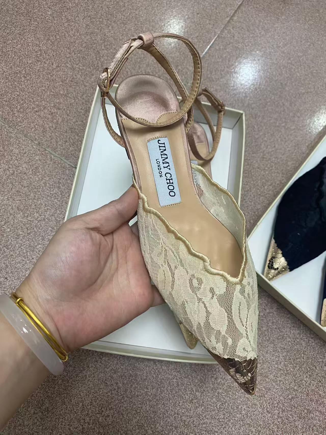 High-heeled lace shoes