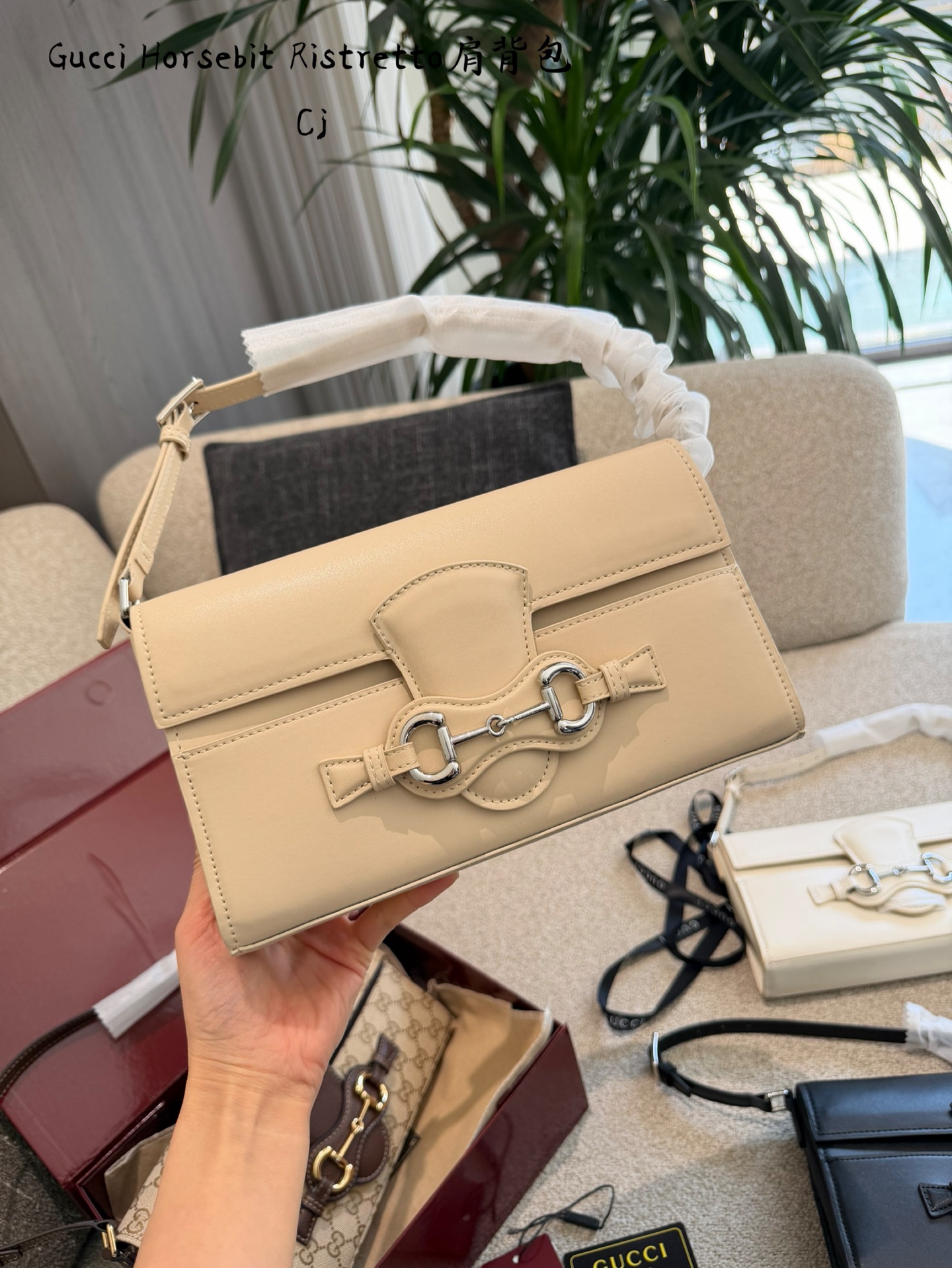 Horsebit metal shoulder bag 25cm