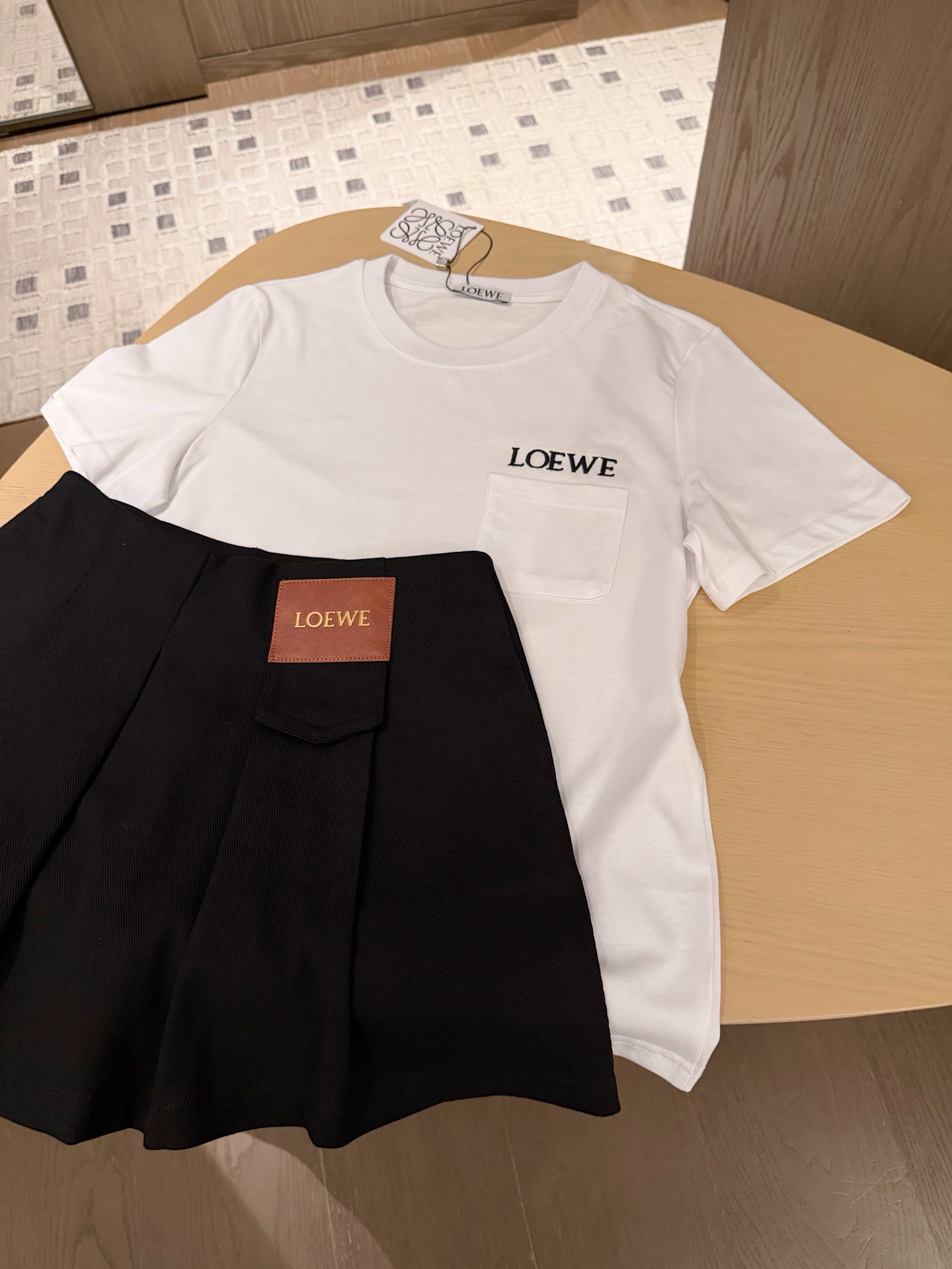 Pocket embroidered letter loose short-sleeved T-shirt + custom leather patch denim mini skirt