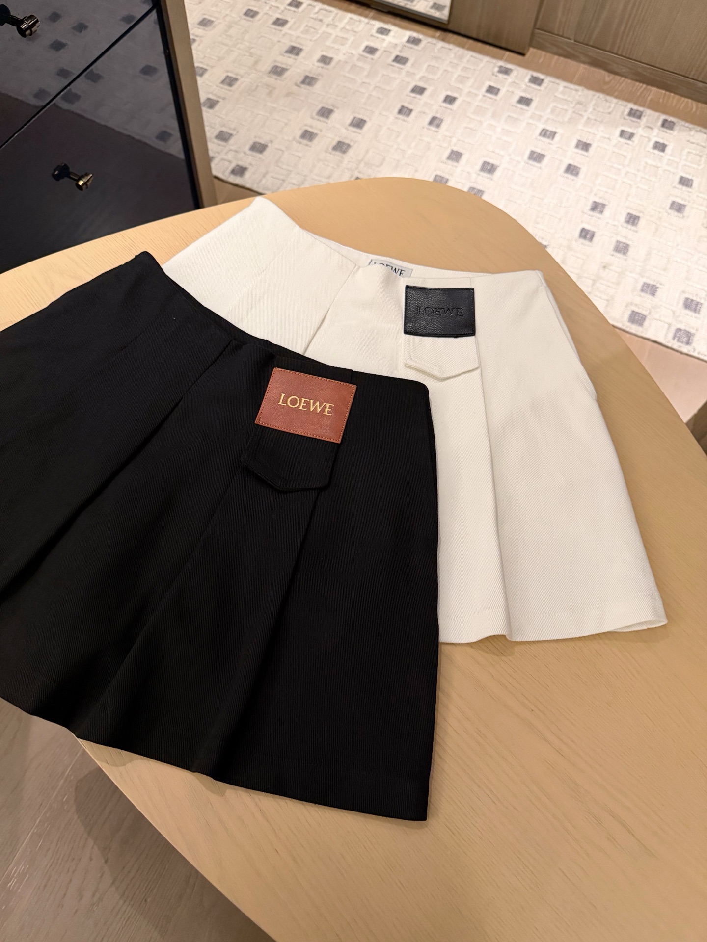 Pocket embroidered letter loose short-sleeved T-shirt + custom leather patch denim mini skirt