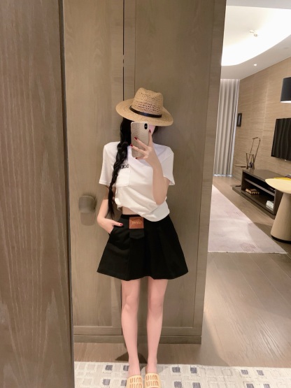 Pocket embroidered letter loose short-sleeved T-shirt + custom leather patch denim mini skirt