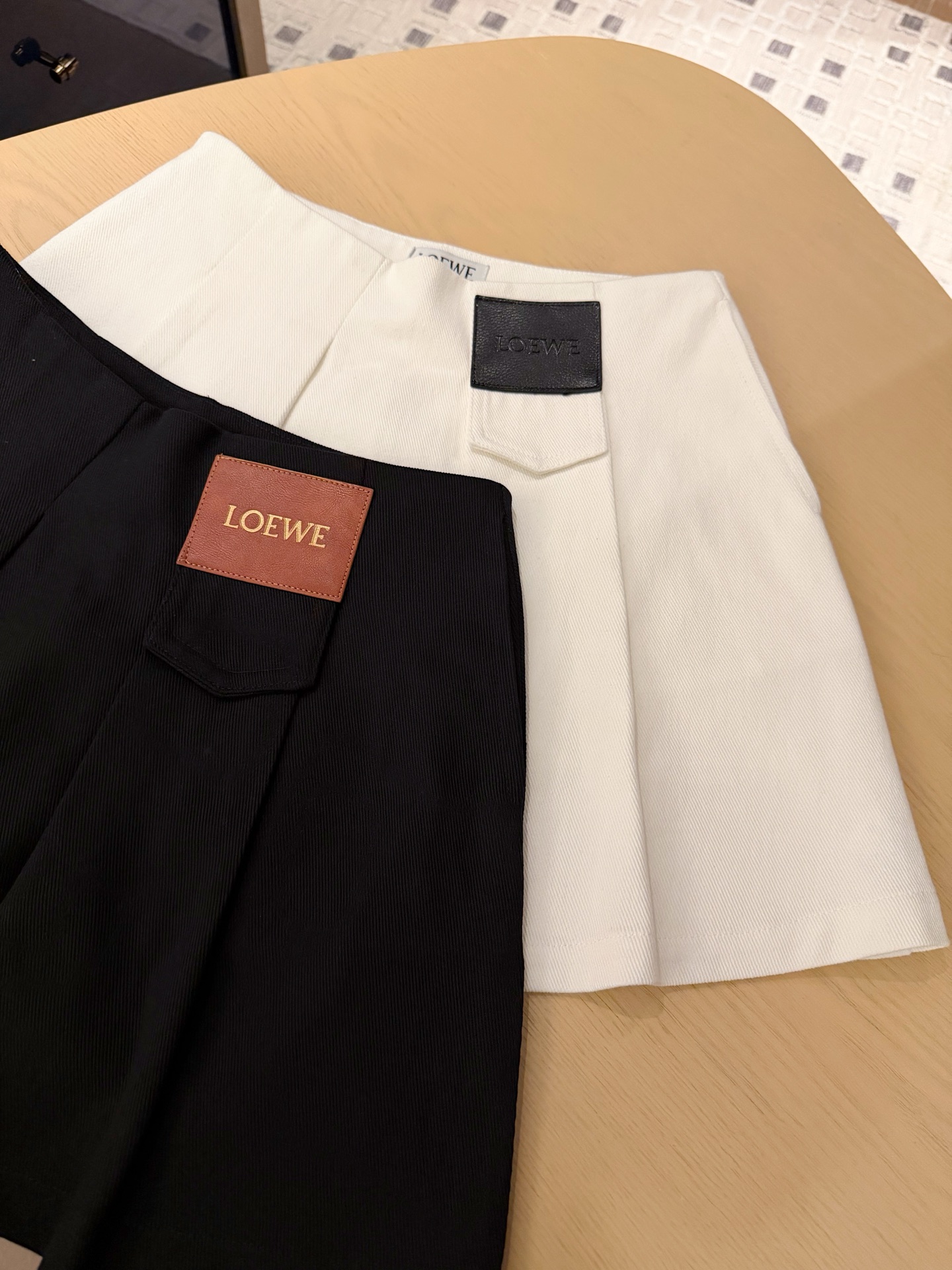Pocket embroidered letter loose short-sleeved T-shirt + custom leather patch denim mini skirt