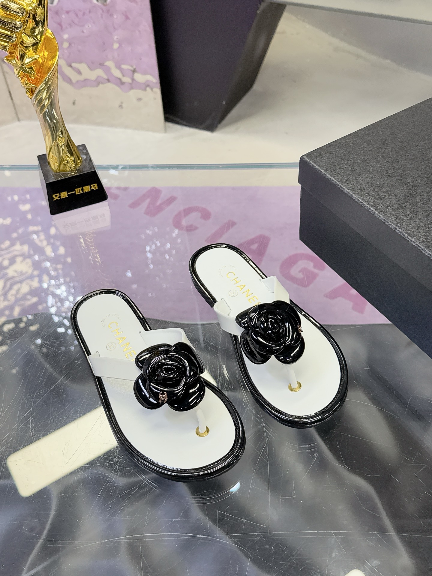 Camellia Flip-Flops 35-42