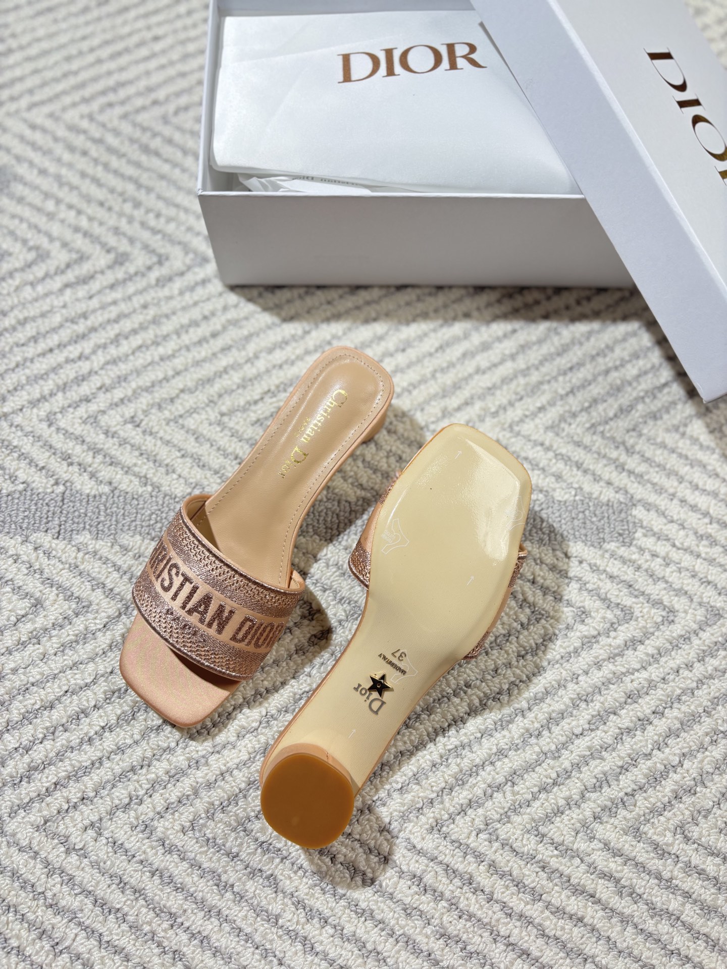 Chunky heeled sandals 35-41/4cm