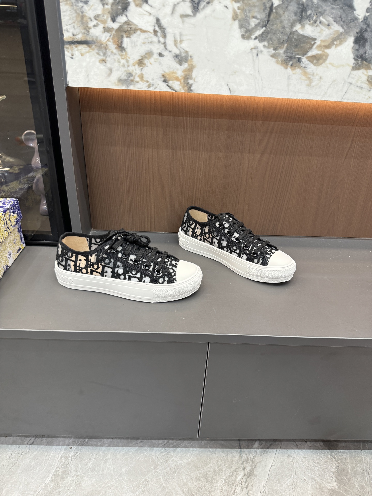 mesh embroidered sneakers 35-42