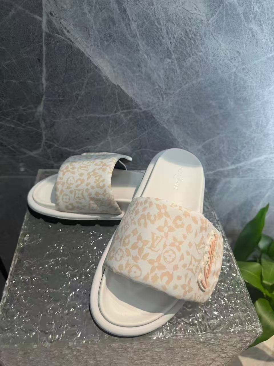 Bread Velcro Slippers 35-45