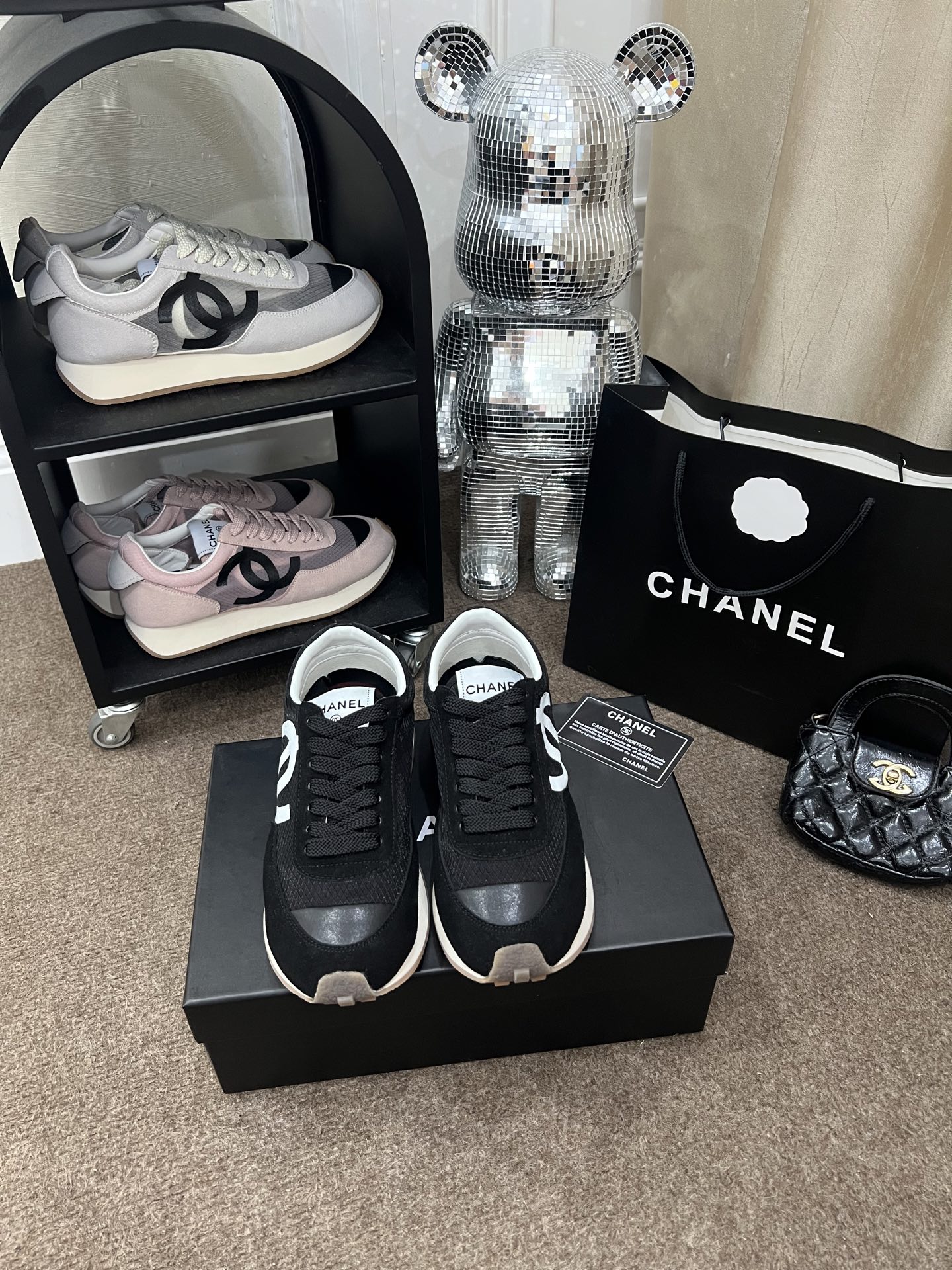 Casual athletic shoes with satin and suede uppers 35-40