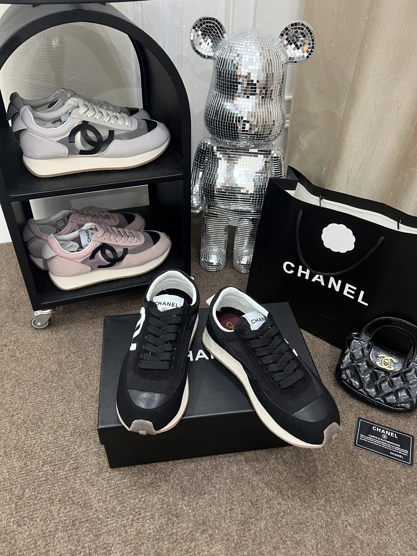 Casual athletic shoes with satin and suede uppers 35-40