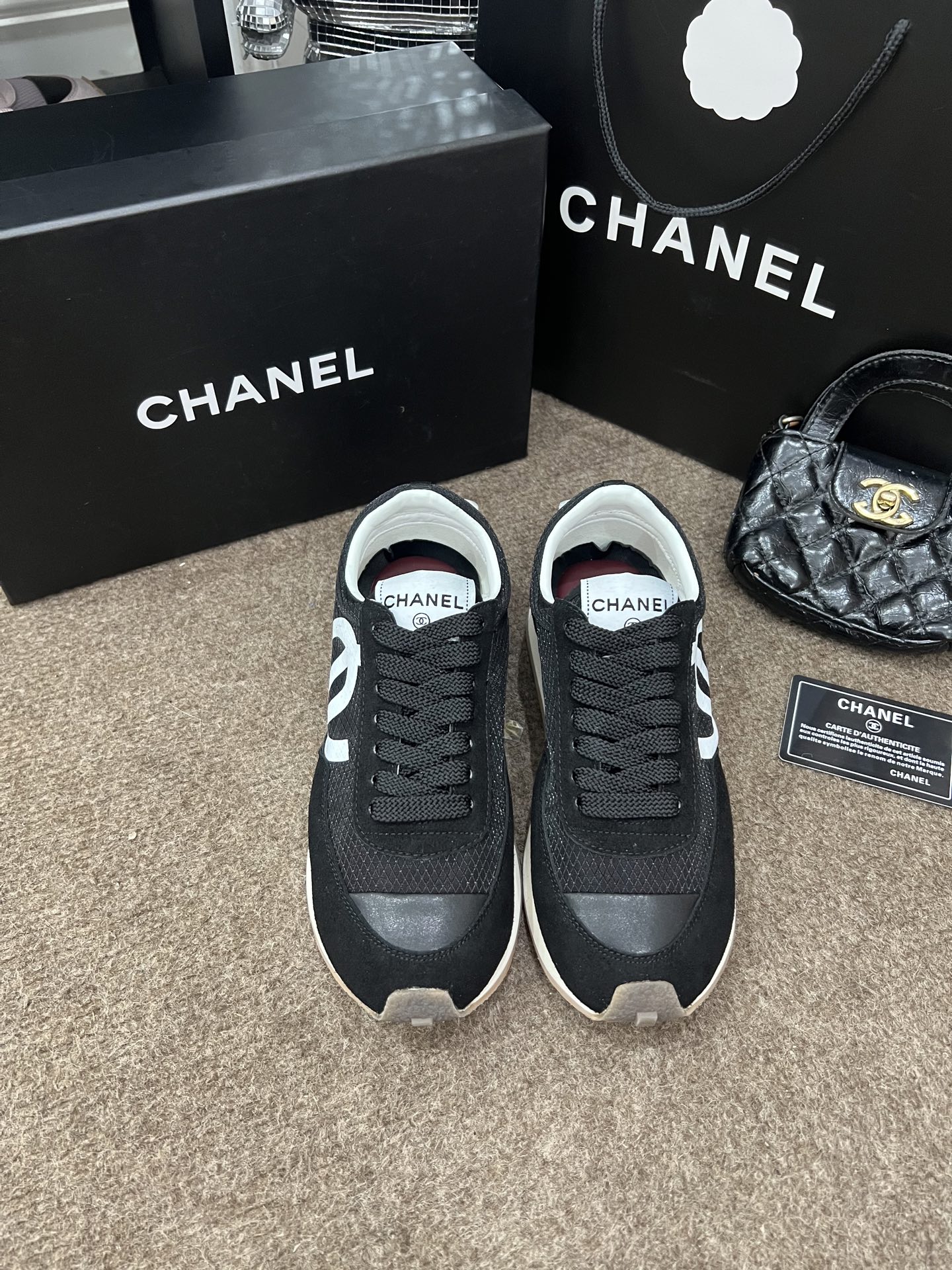 Casual athletic shoes with satin and suede uppers 35-40