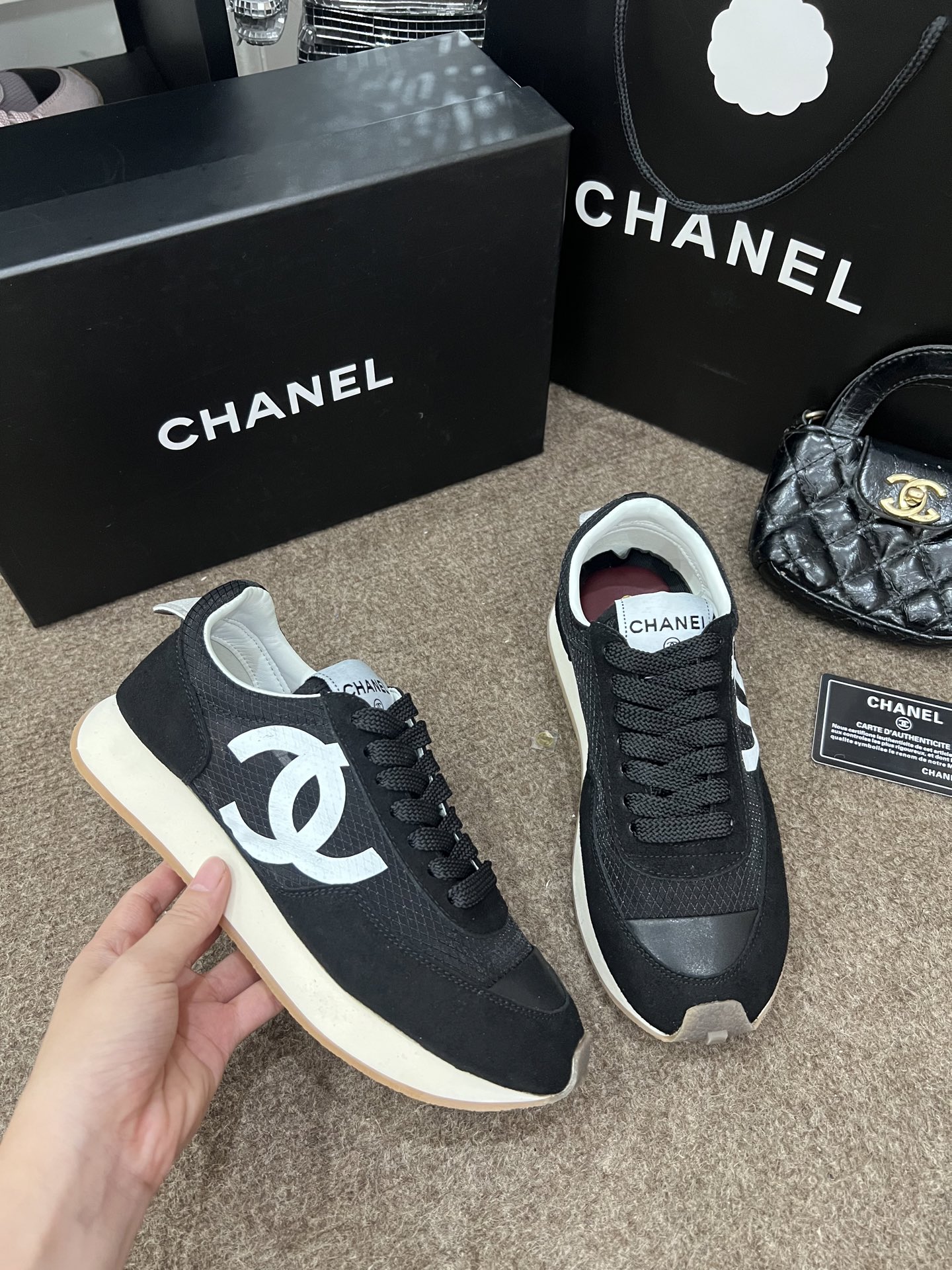 Casual athletic shoes with satin and suede uppers 35-40