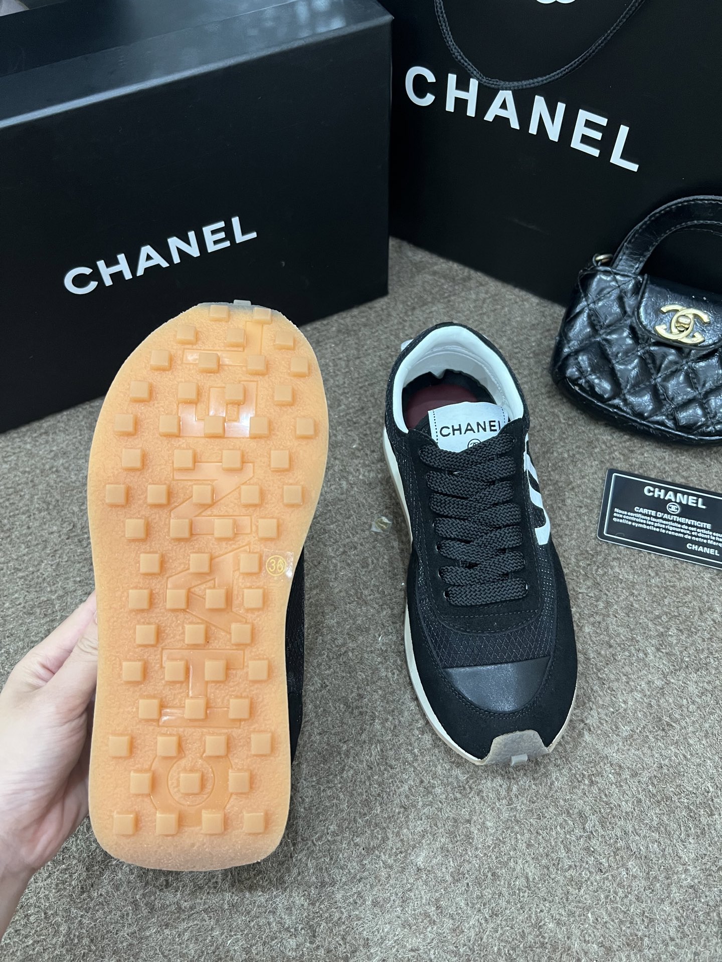 Casual athletic shoes with satin and suede uppers 35-40
