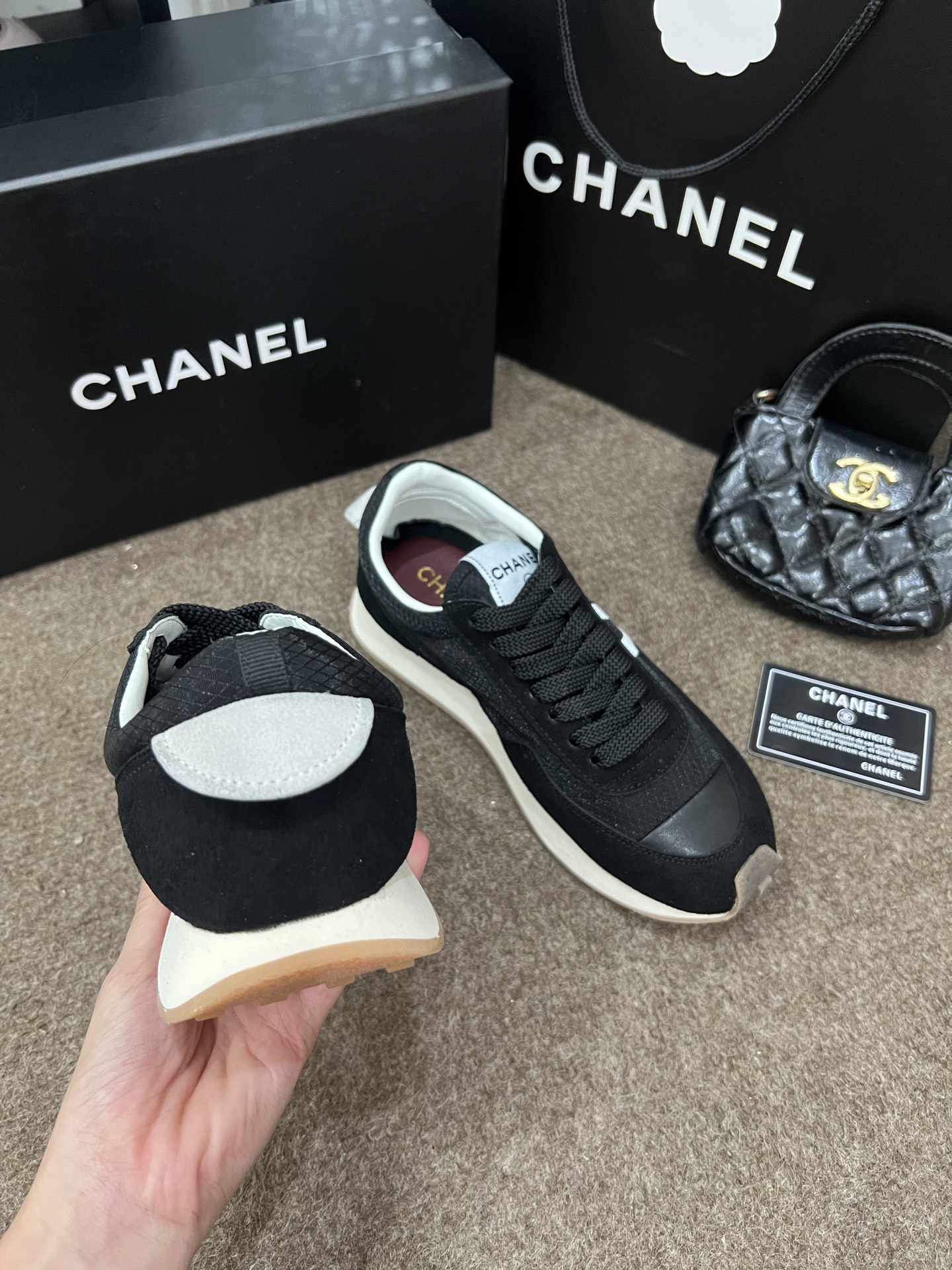 Casual athletic shoes with satin and suede uppers 35-40