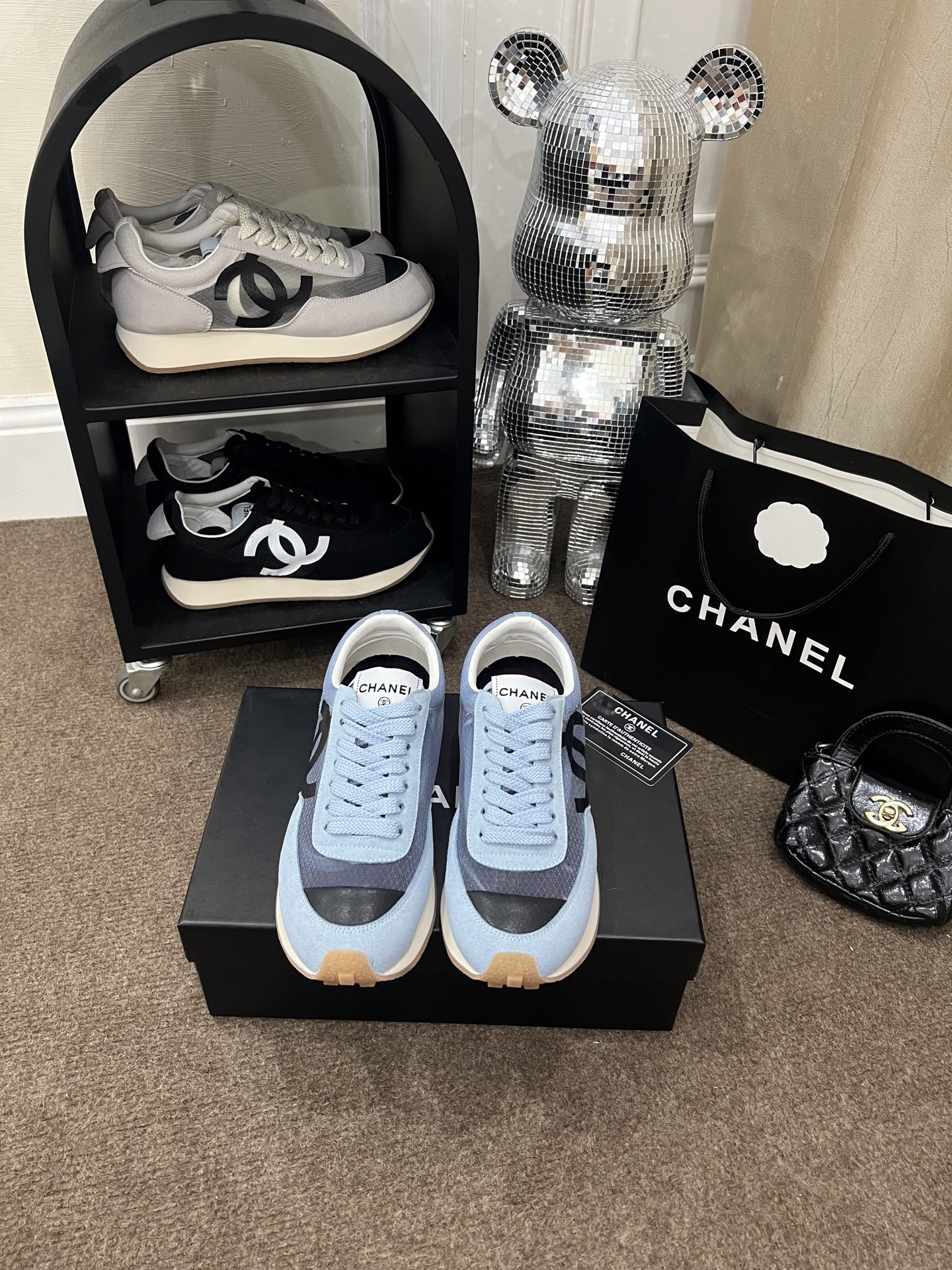 Casual athletic shoes with satin and suede uppers 35-40