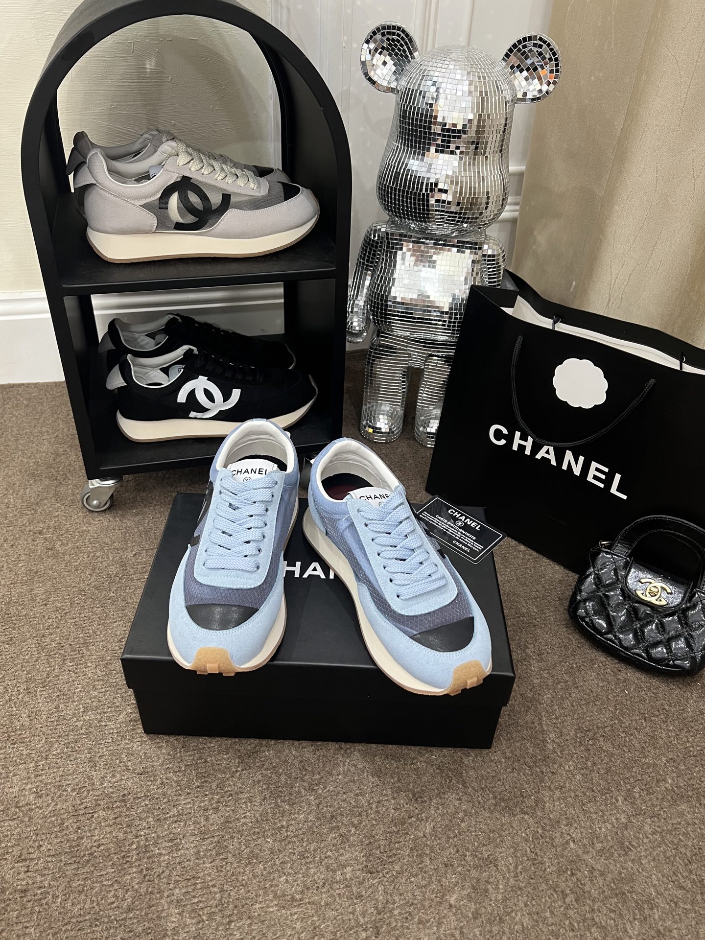 Casual athletic shoes with satin and suede uppers 35-40