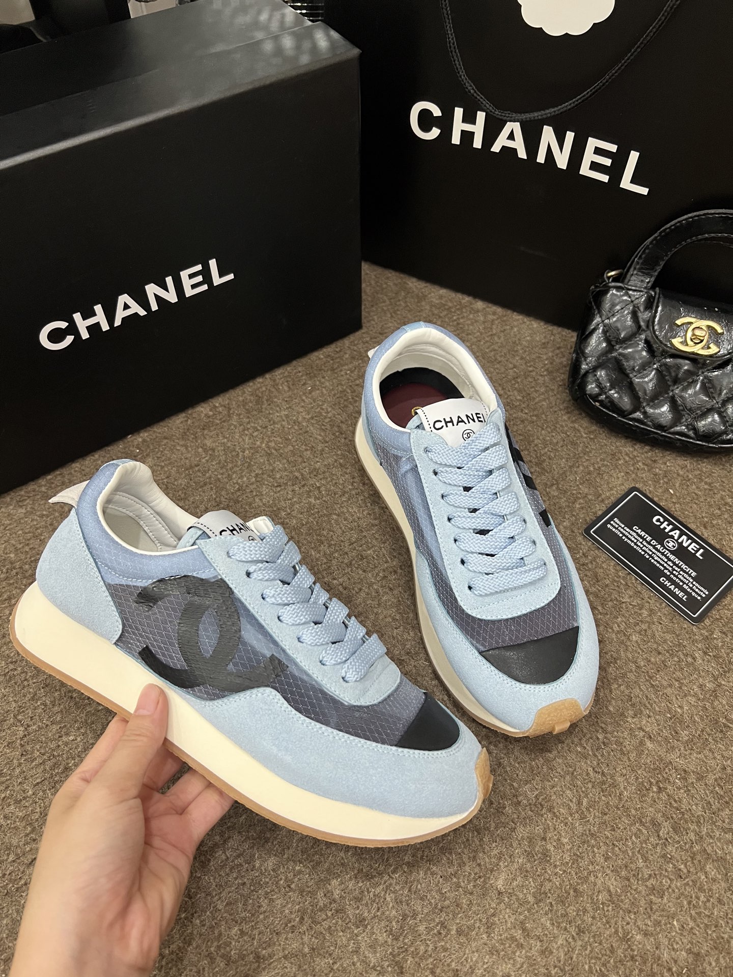 Casual athletic shoes with satin and suede uppers 35-40