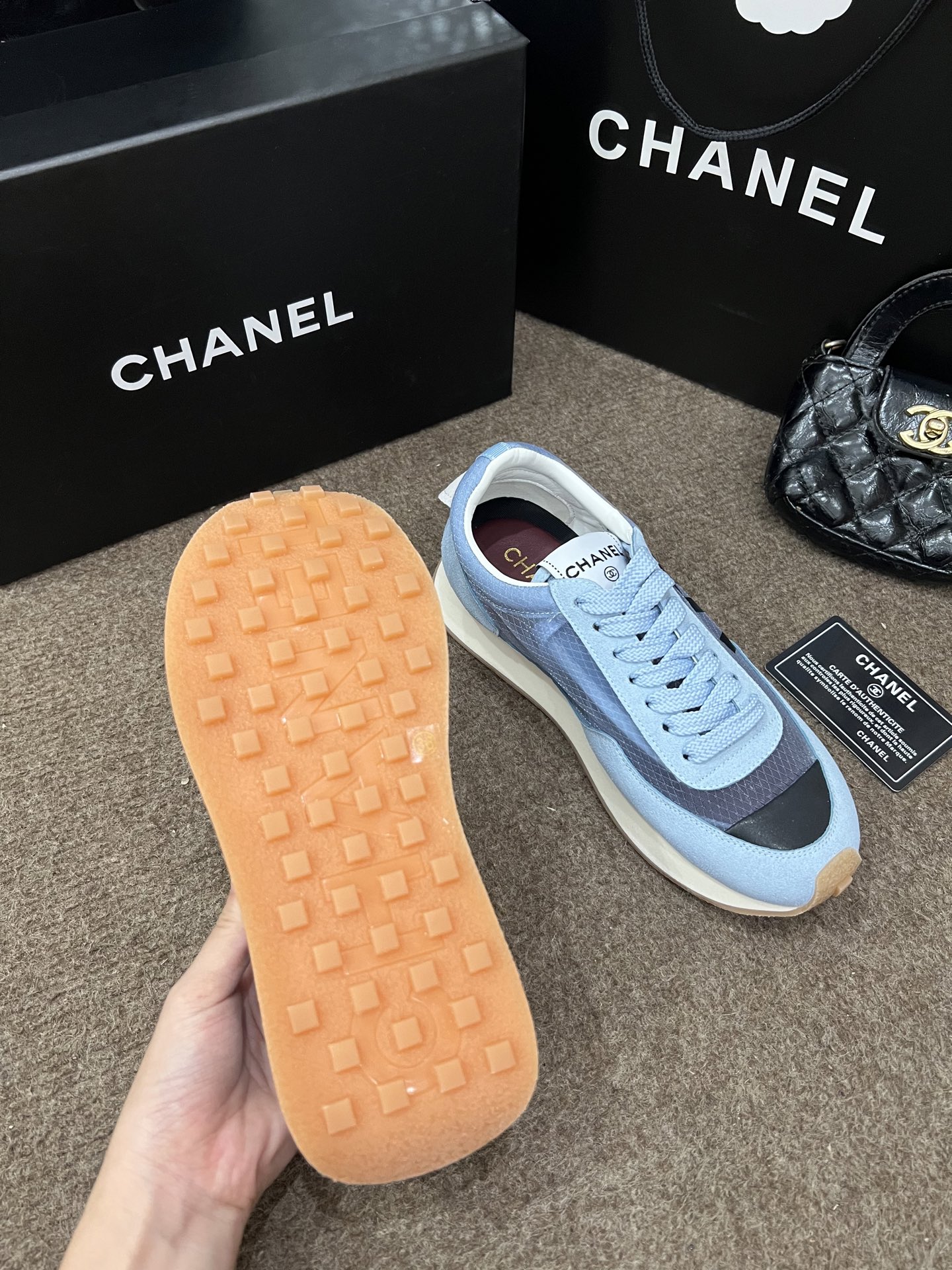 Casual athletic shoes with satin and suede uppers 35-40