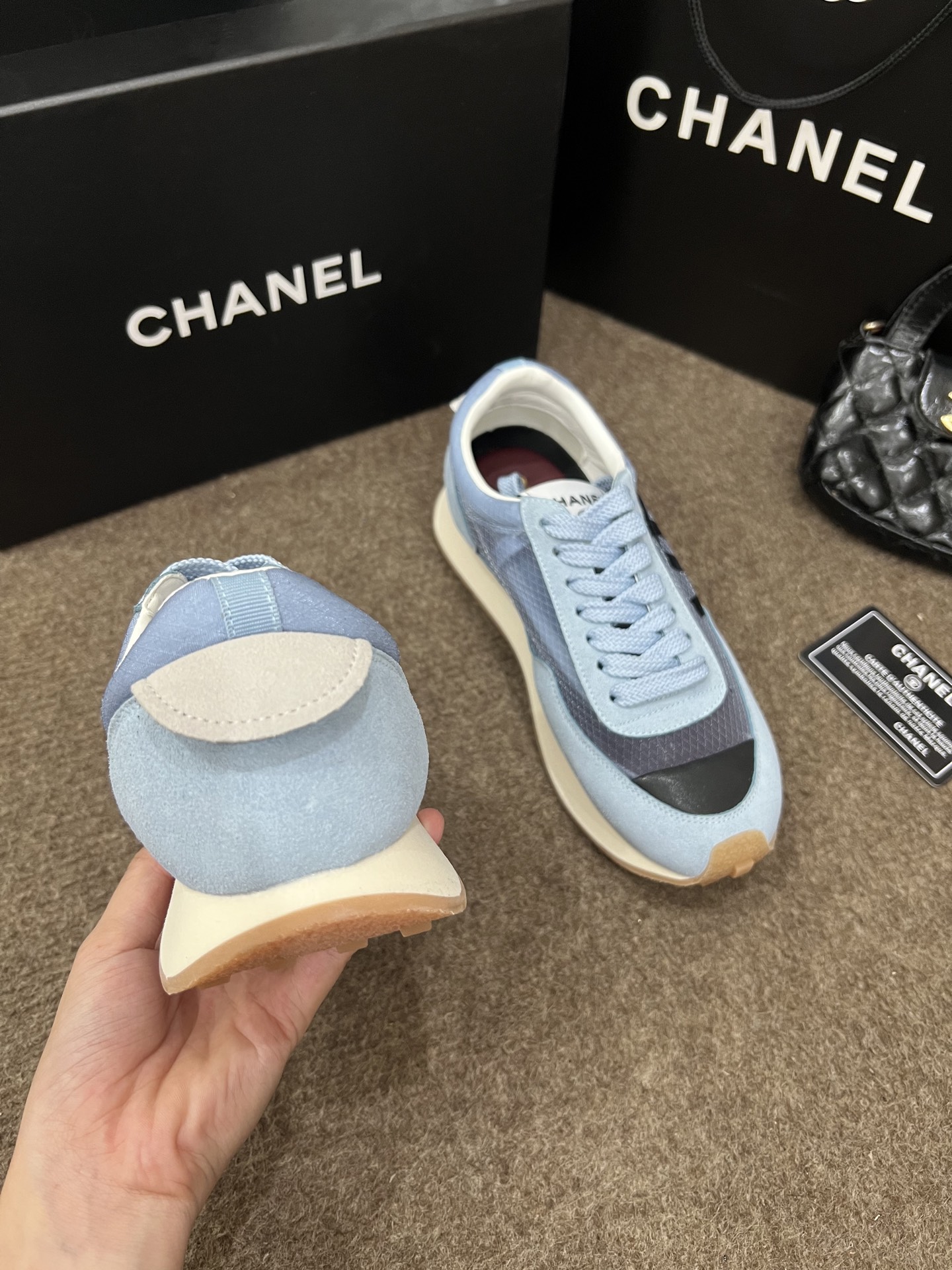 Casual athletic shoes with satin and suede uppers 35-40