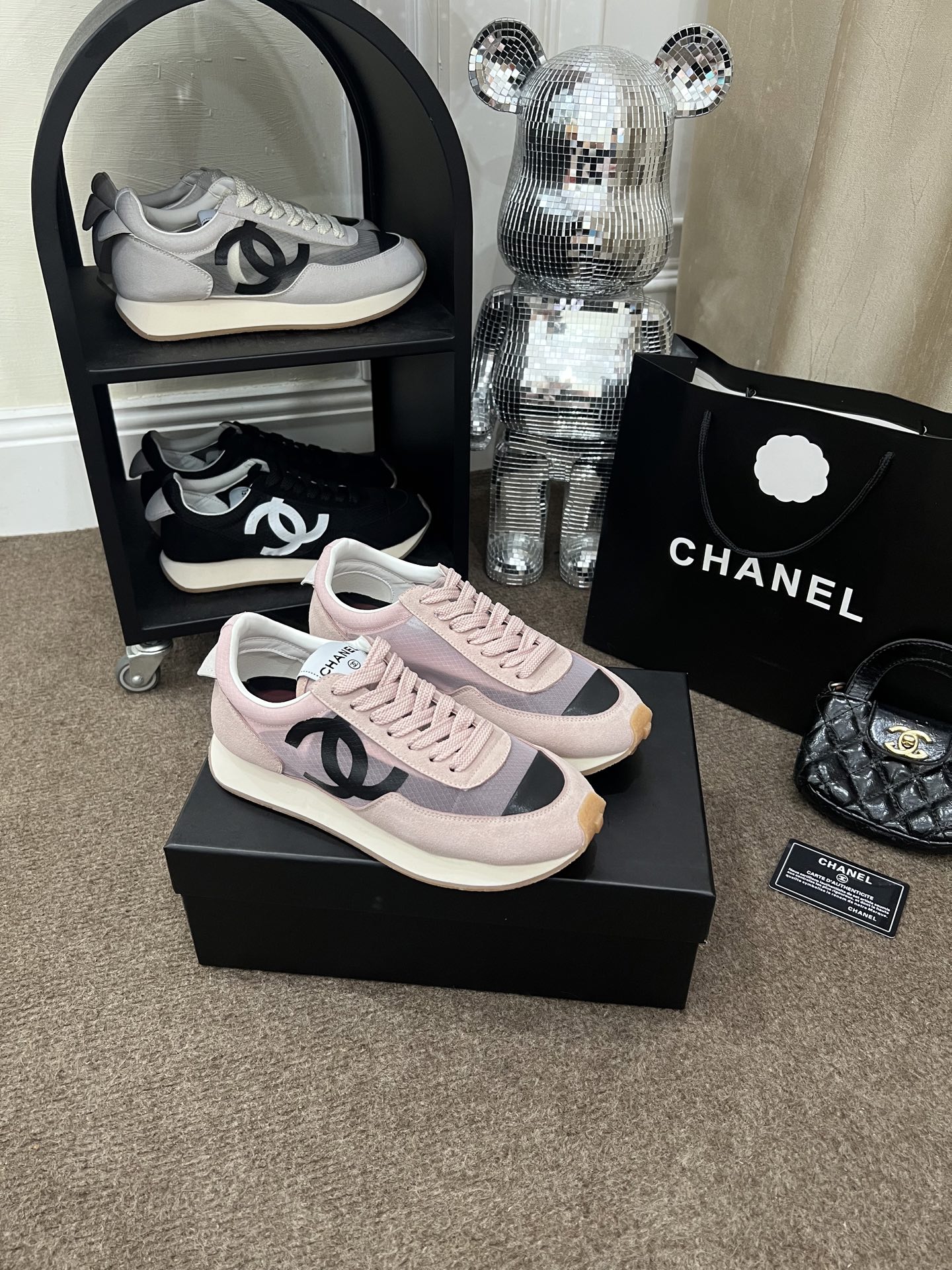 Casual athletic shoes with satin and suede uppers 35-40