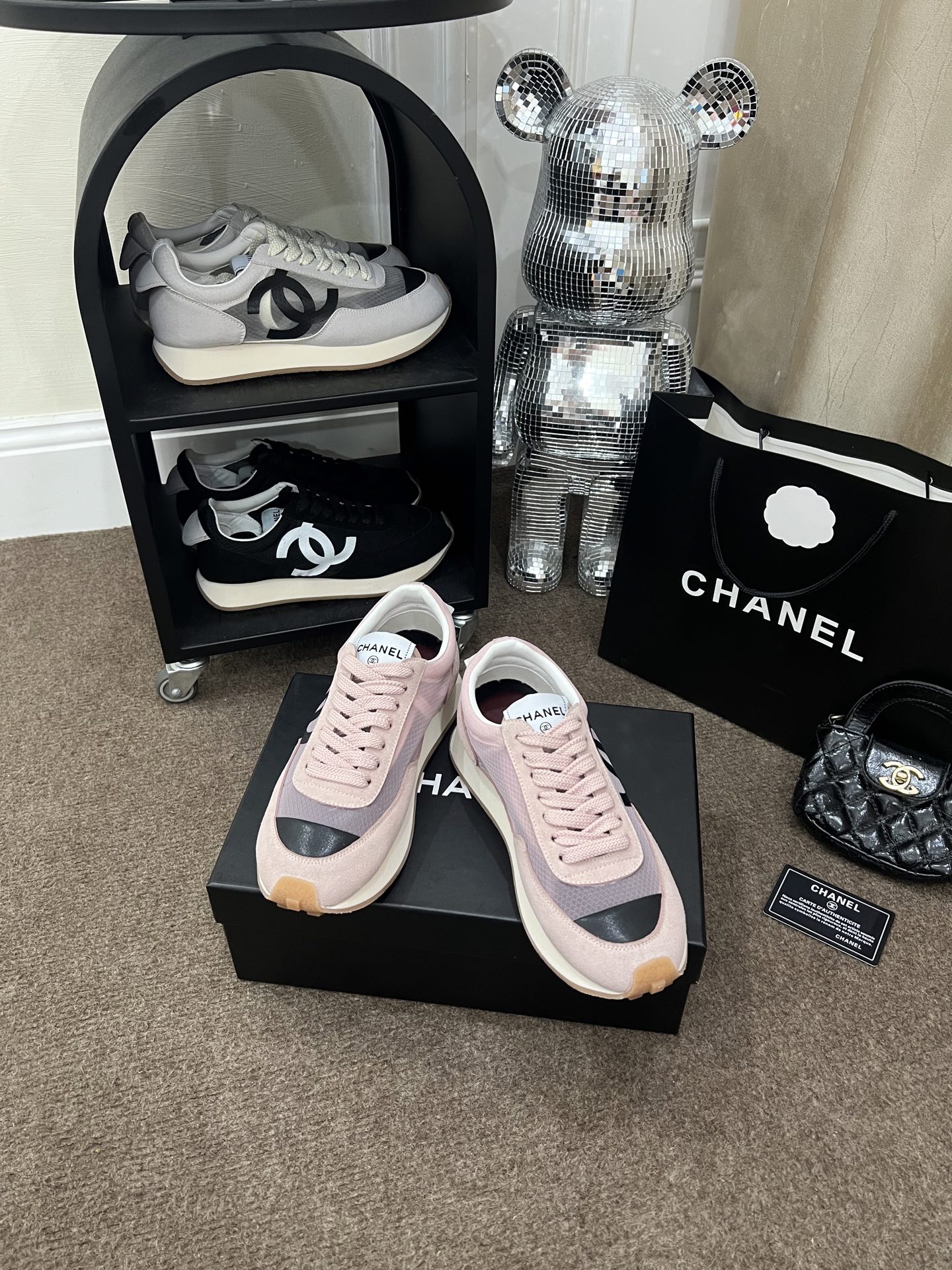 Casual athletic shoes with satin and suede uppers 35-40