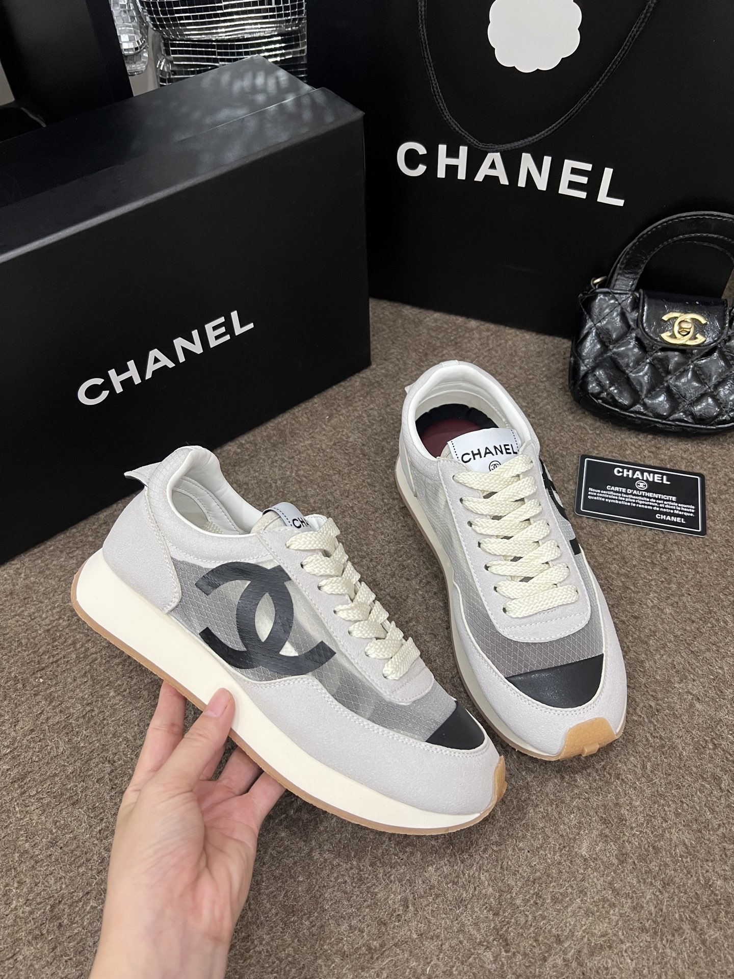 Casual athletic shoes with satin and suede uppers 35-40