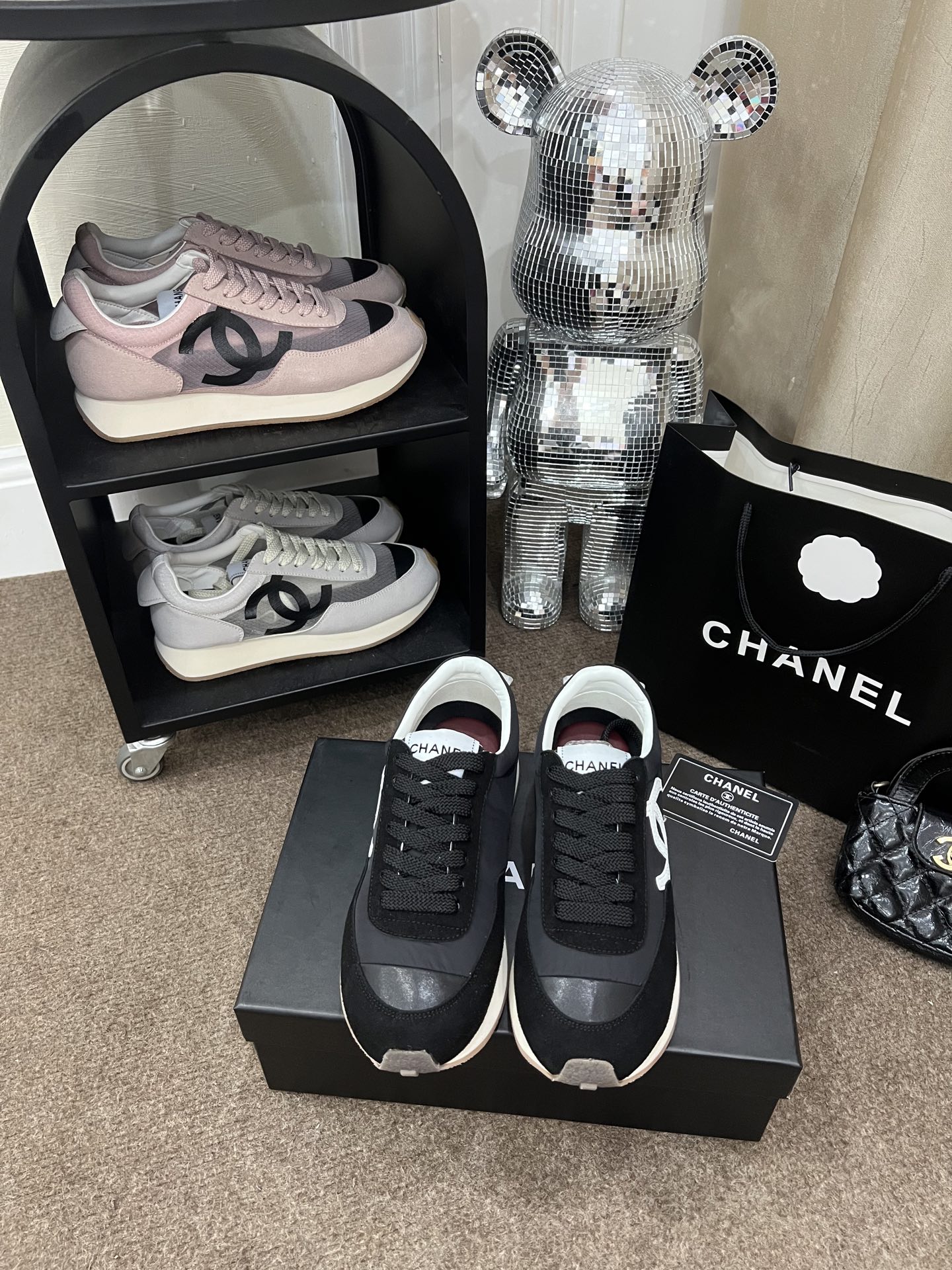 Casual athletic shoes with satin and suede uppers 35-40