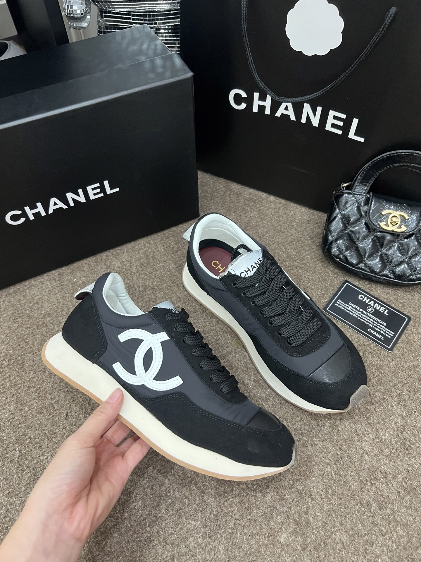 Casual athletic shoes with satin and suede uppers 35-40