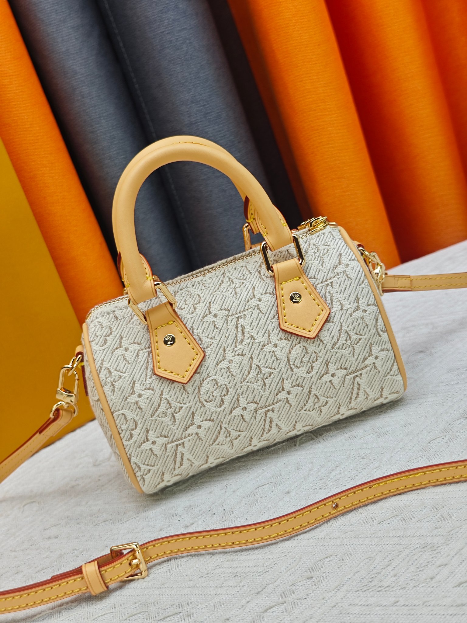 White/Jacquard Handbag 16*10*7.5cm