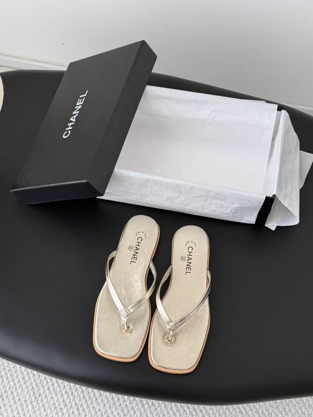 Flip-flops and flip-flops 35-42