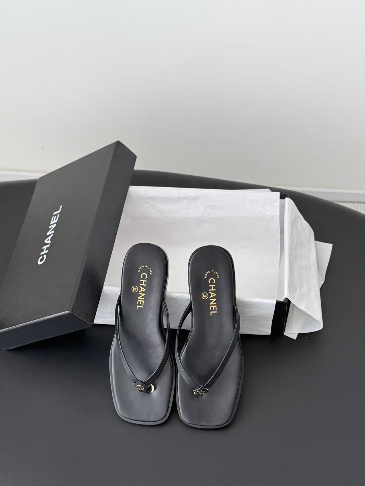 Flip-flops and flip-flops 35-42