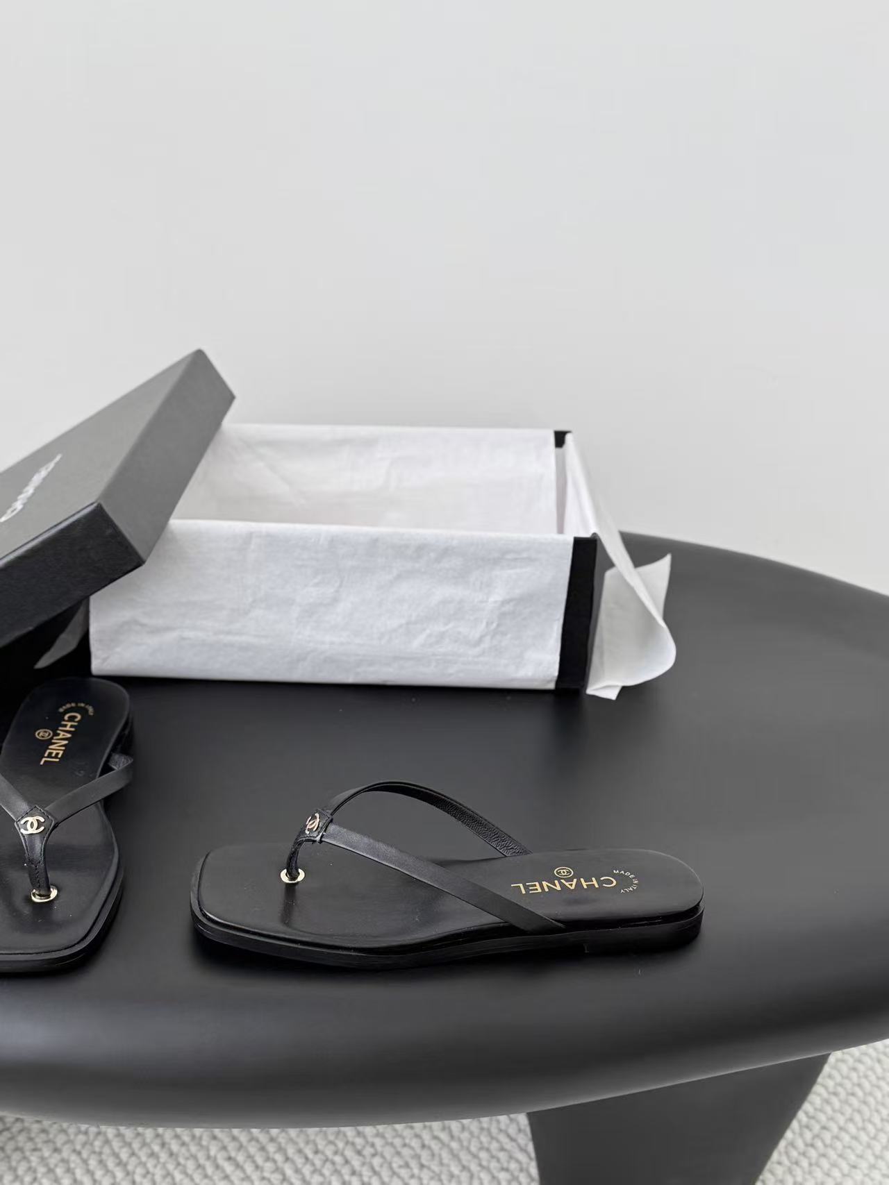 Flip-flops and flip-flops 35-42