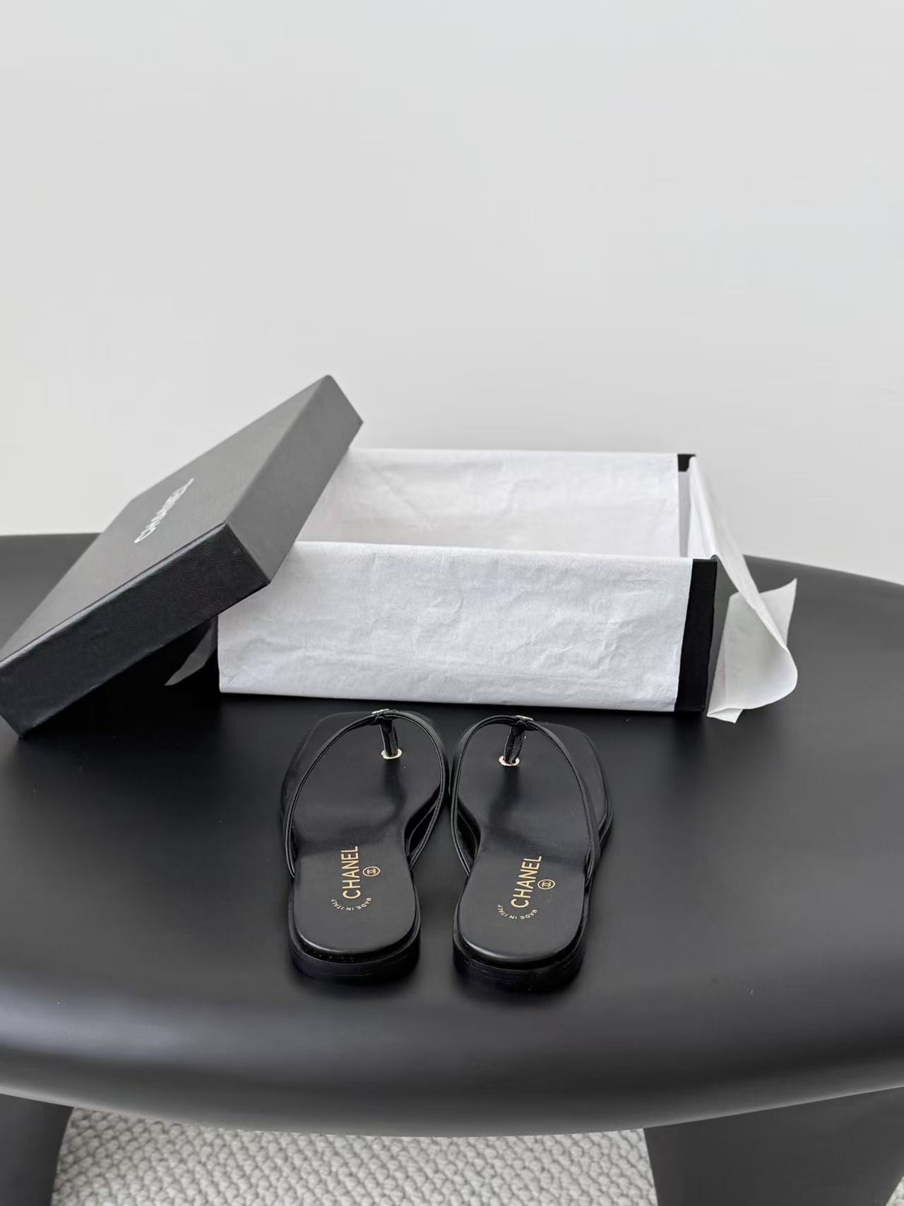 Flip-flops and flip-flops 35-42