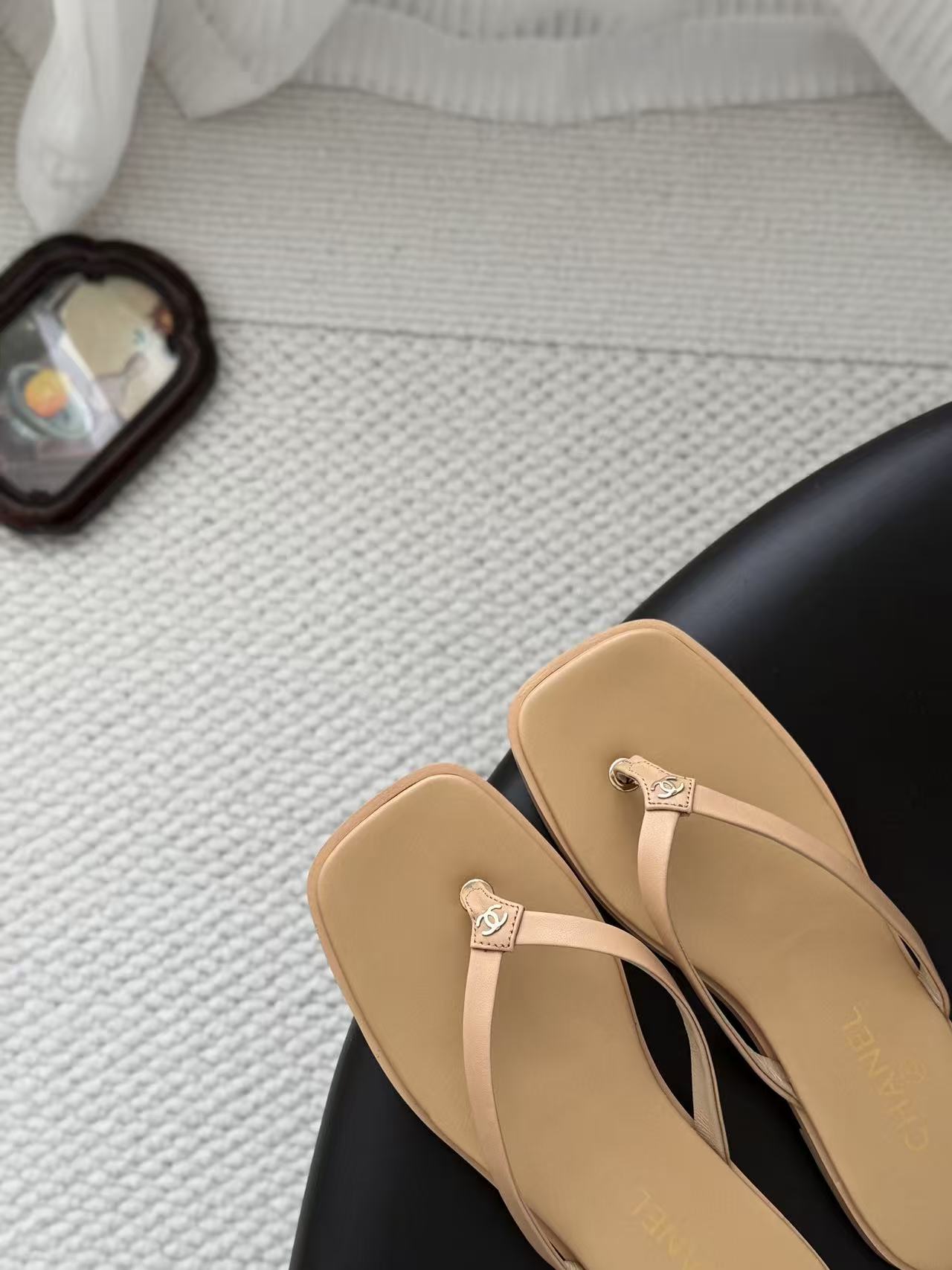 Flip-flops and flip-flops 35-42