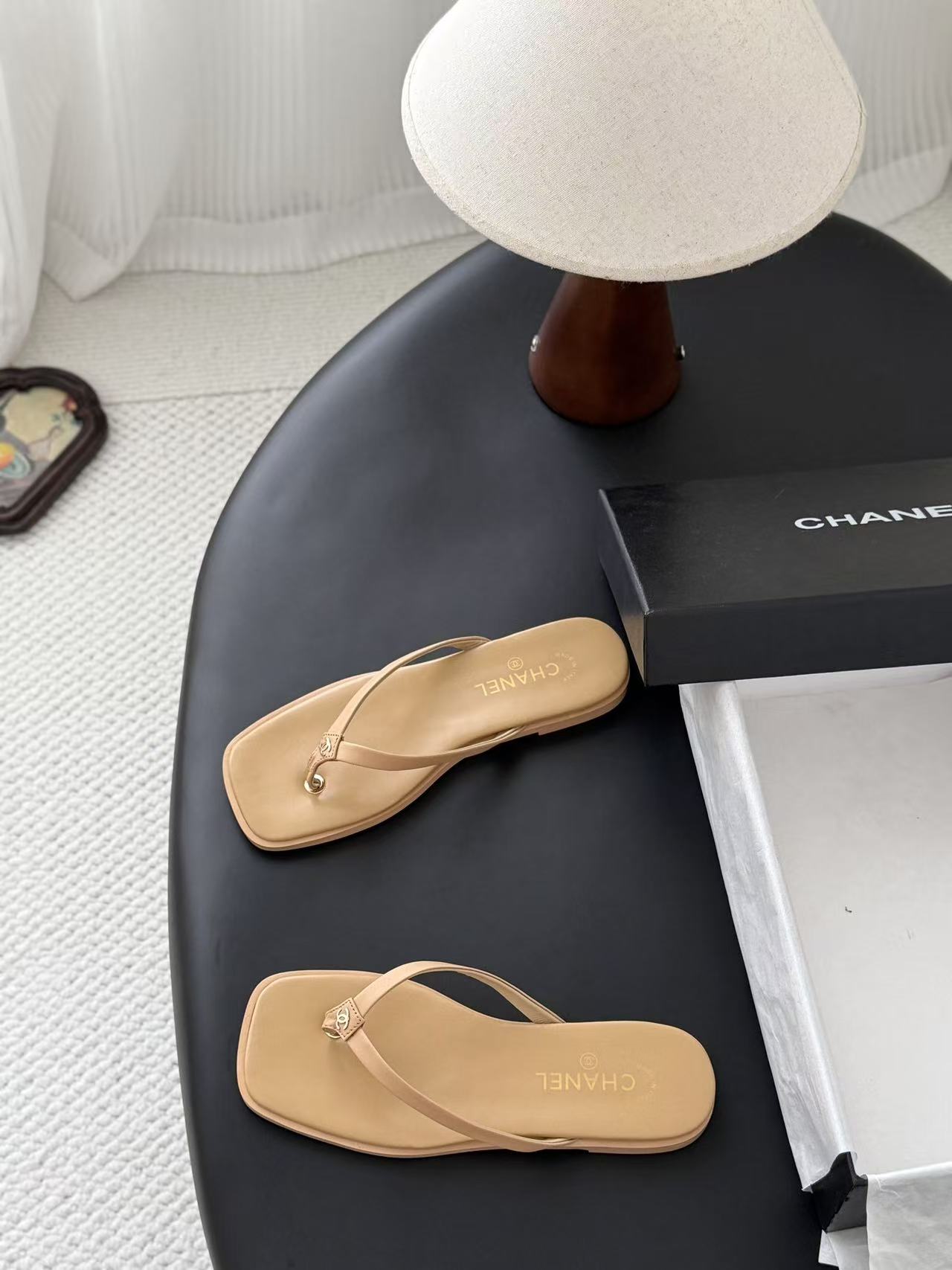 Flip-flops and flip-flops 35-42