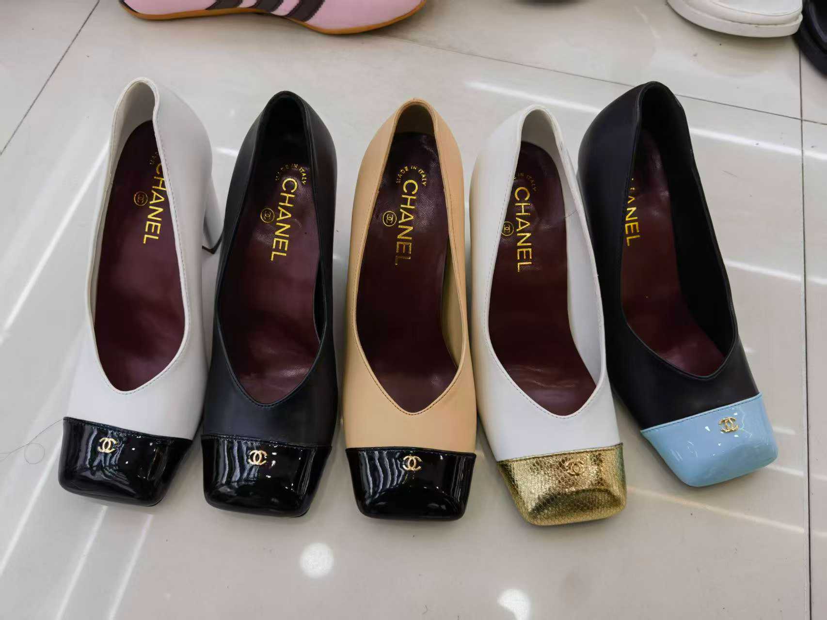 Square-toe flats 35-40