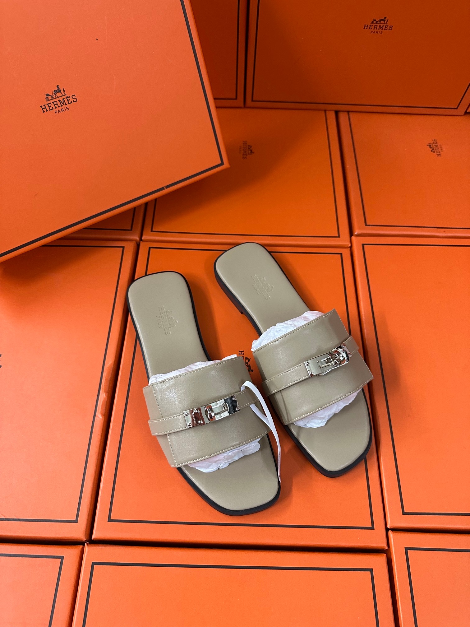 Silver buckle slippers 35-42