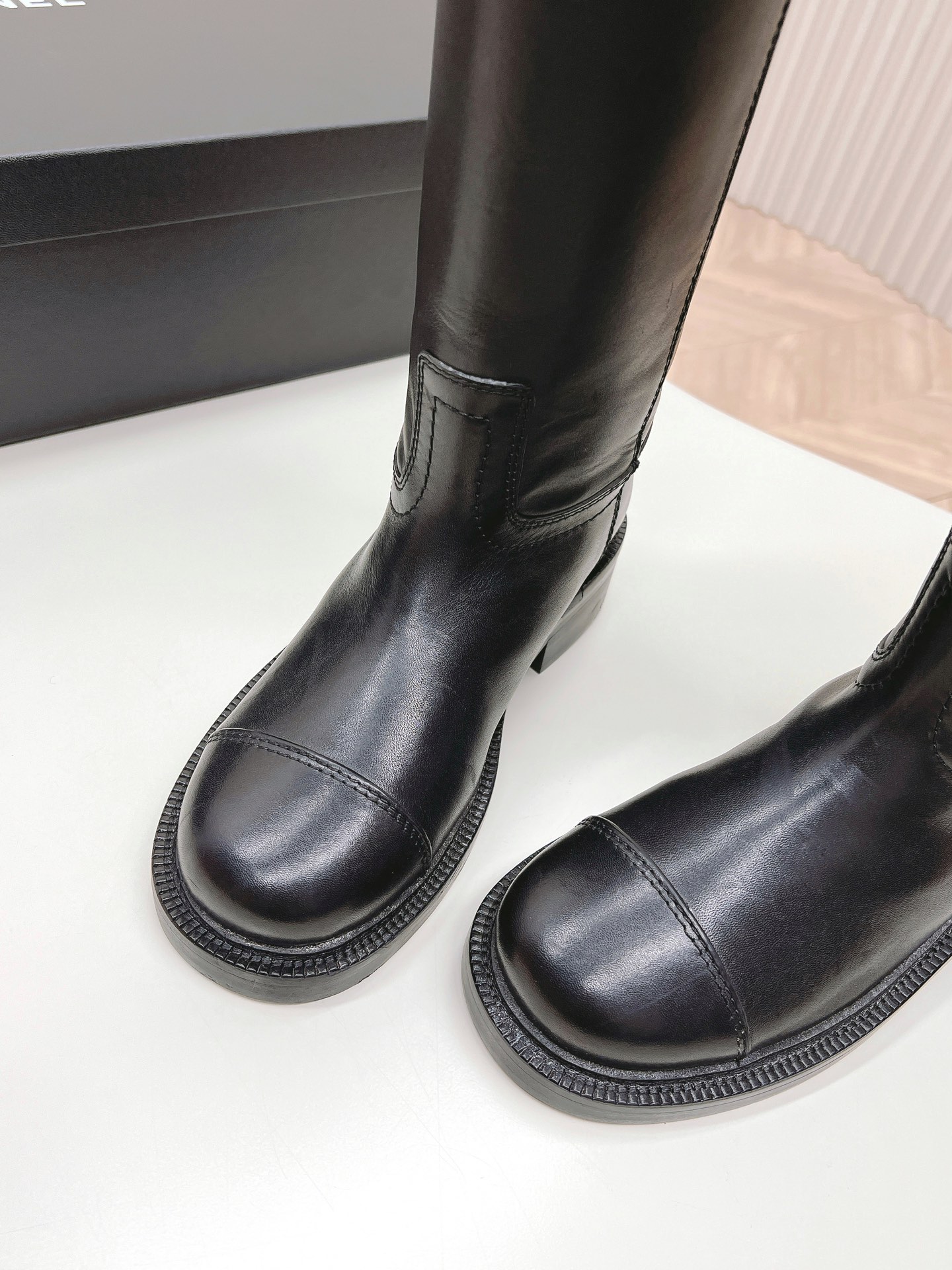 Tall boots, combat boots, and straight-leg boots 35-40