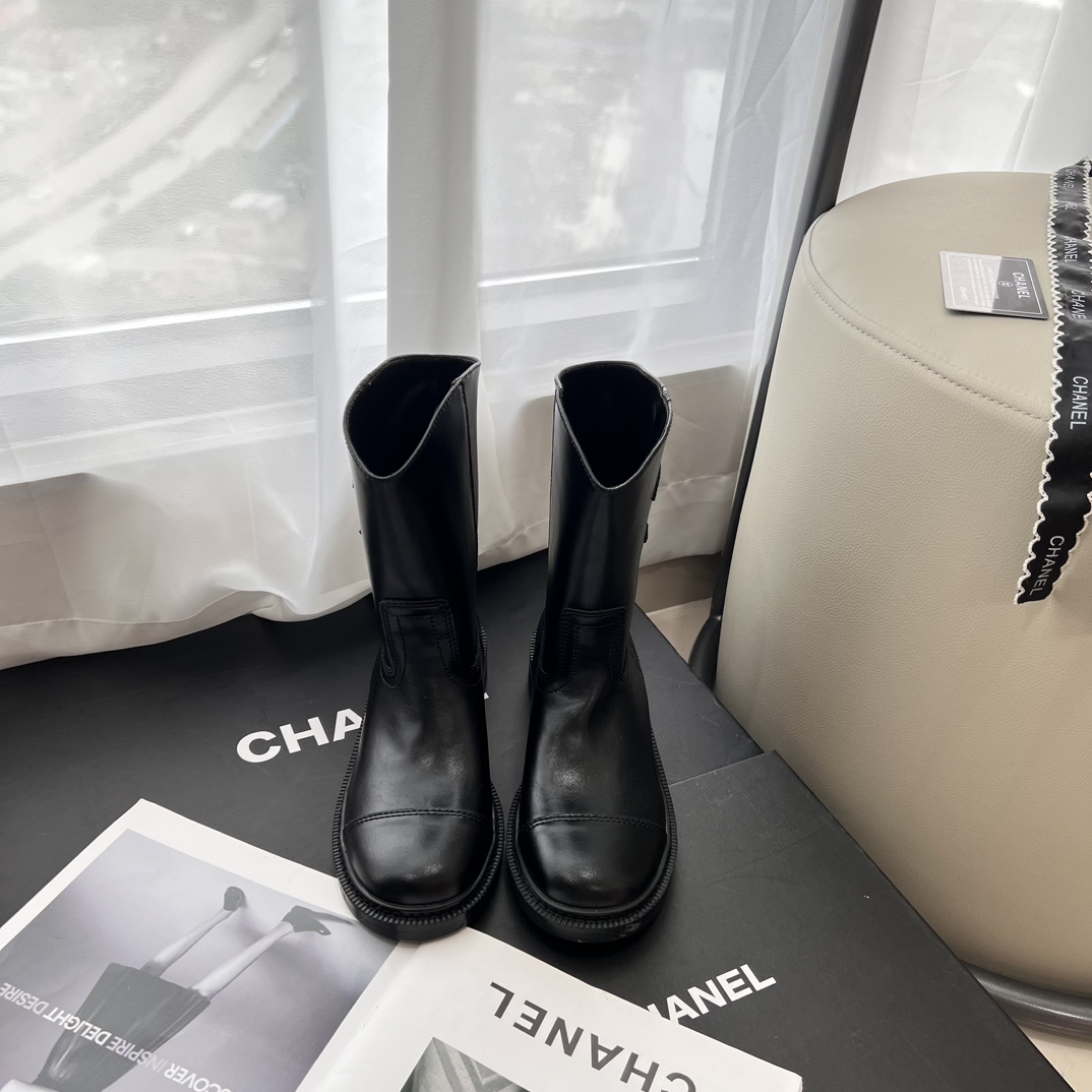 Ankle boots, combat boots, and straight-leg boots 35-40