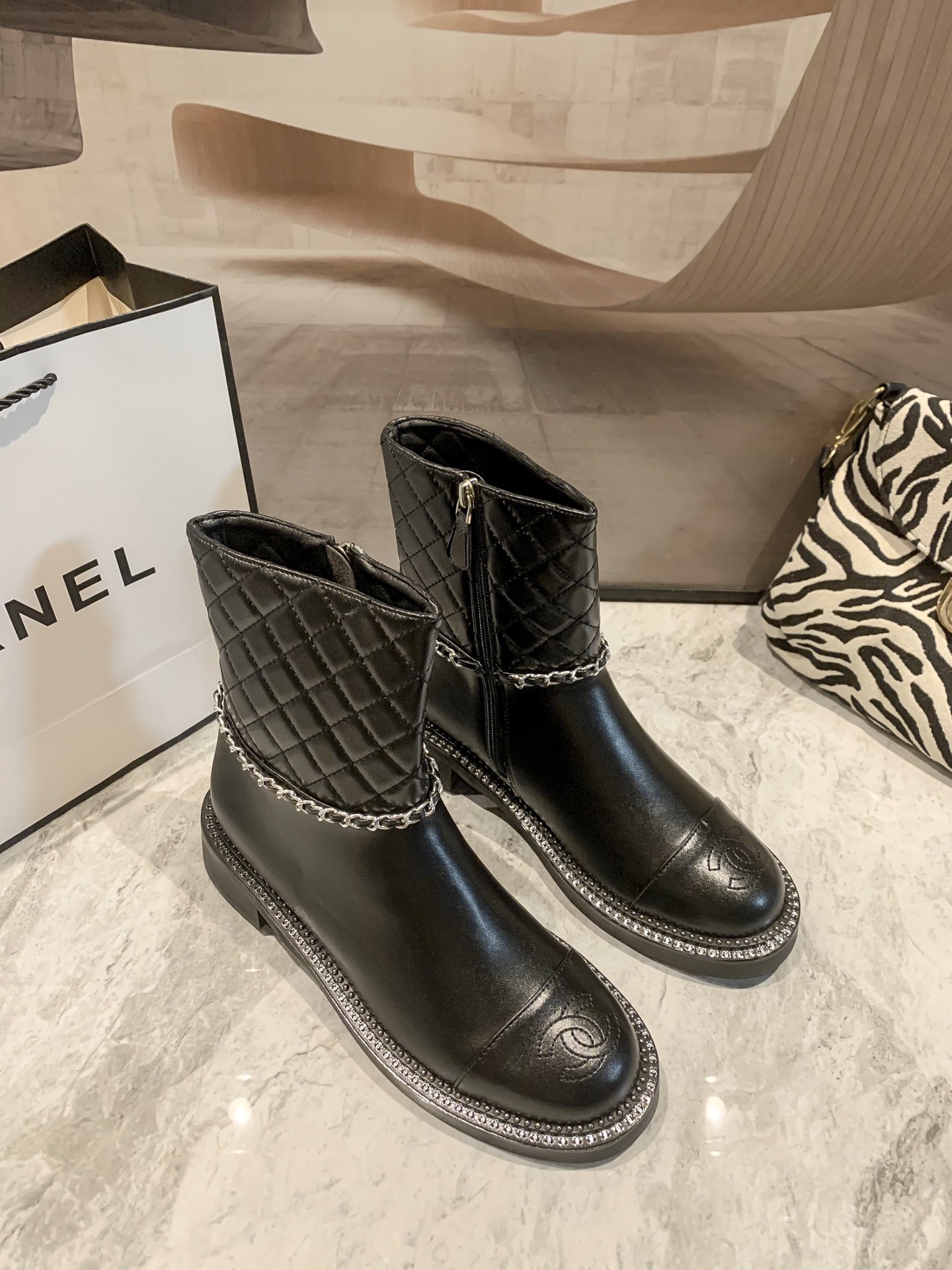 Quilted chain ankle boots with side zipper (Combat-style) 35-40