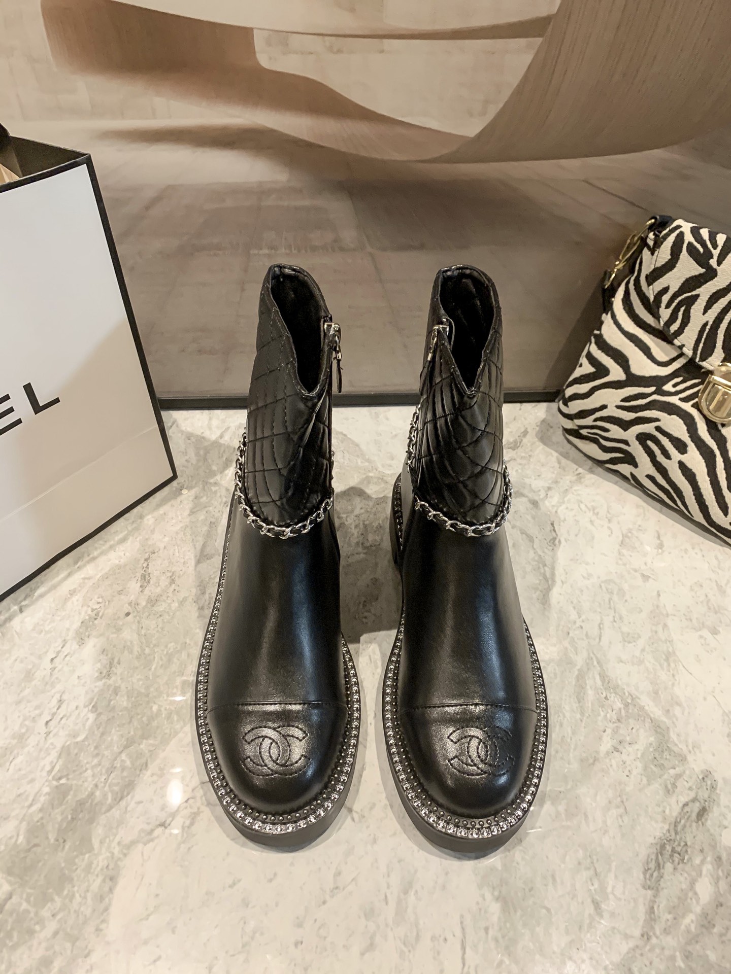 Quilted chain ankle boots with side zipper (Combat-style) 35-40
