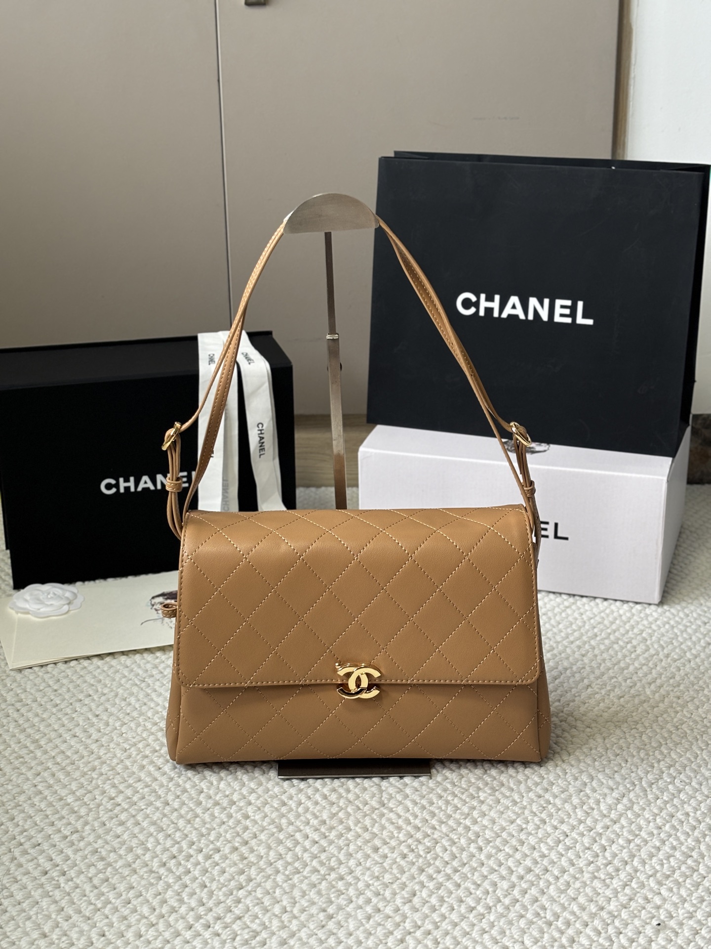 Leather and metal panelled convertible crossbody/backpack 32*20*10cm