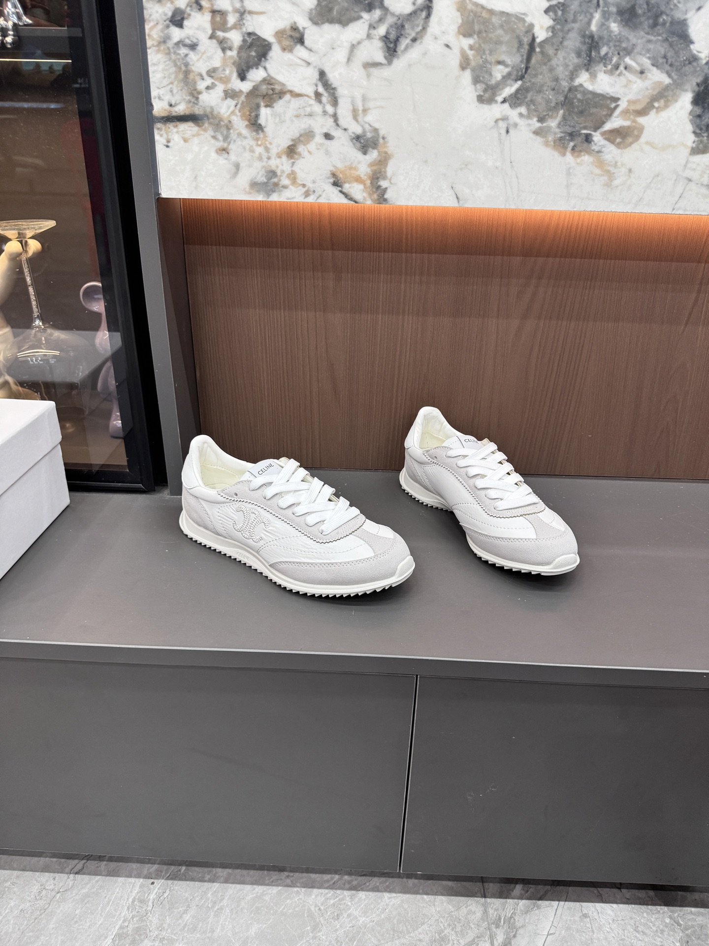 Lightweight casual and running sneakers 35-40