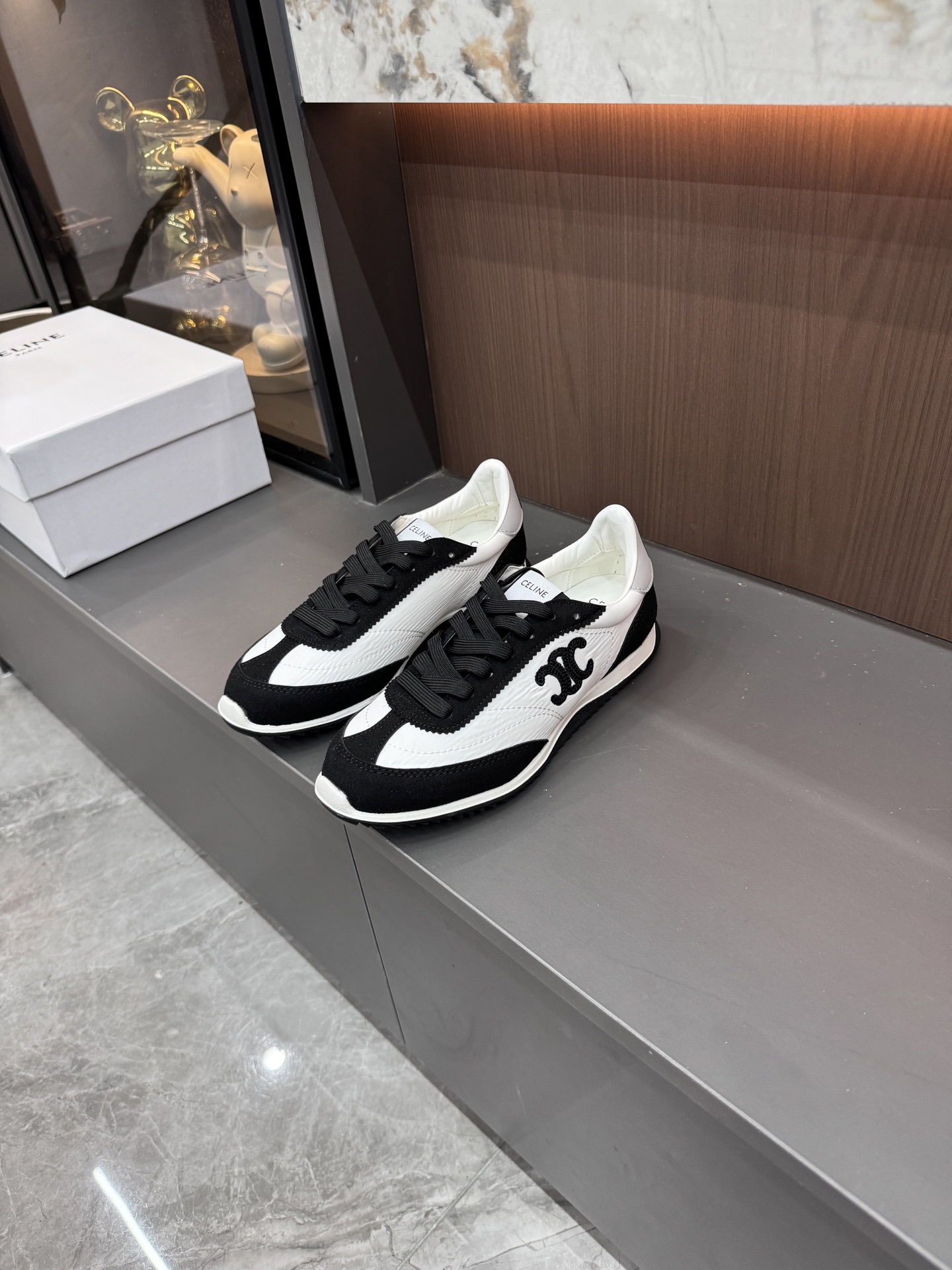 Lightweight casual and running sneakers 35-40