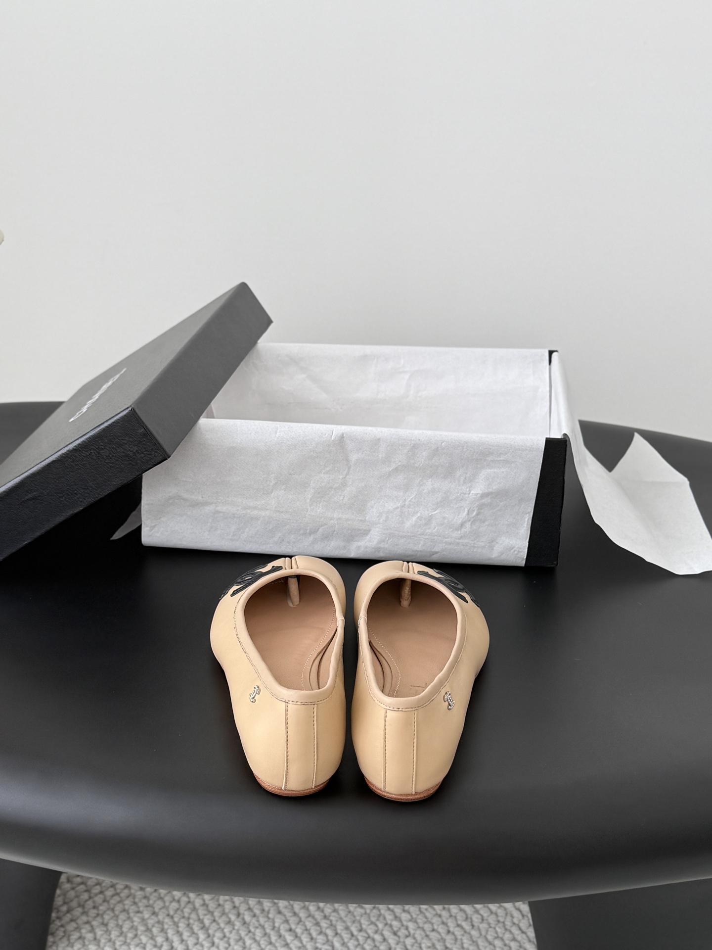 Split-toe flats 35-40
