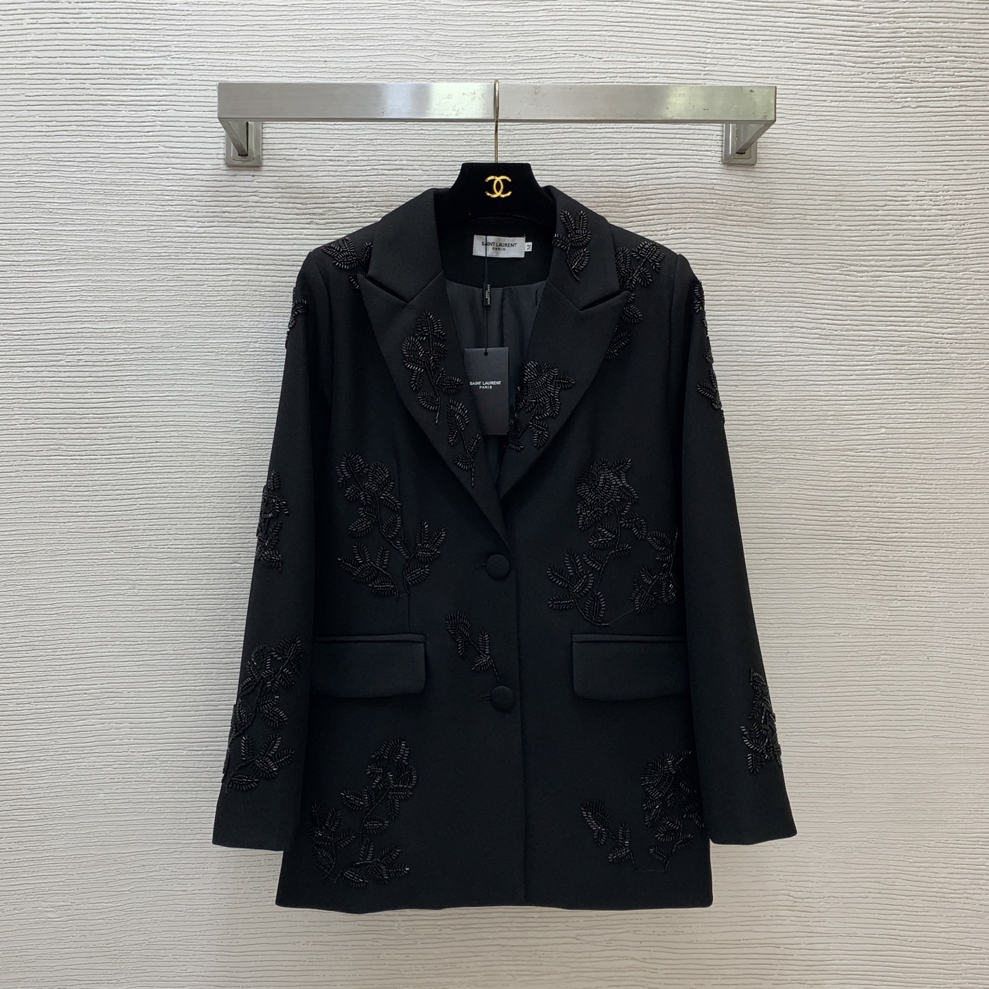 Blazer with hand-beaded floral pattern 